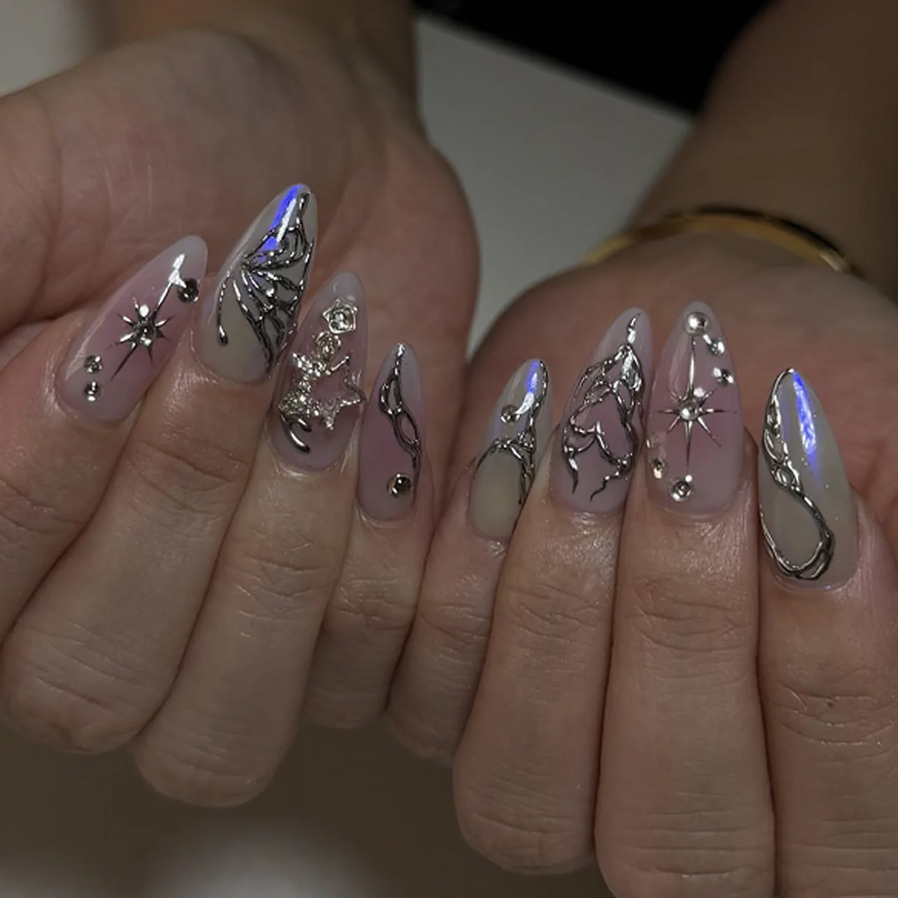 

24PCS Y2k Pink Blush French Press on Nails Full Cover Silver Metallic Butterfly Star Designs Short Fake Nails Almond False Nails