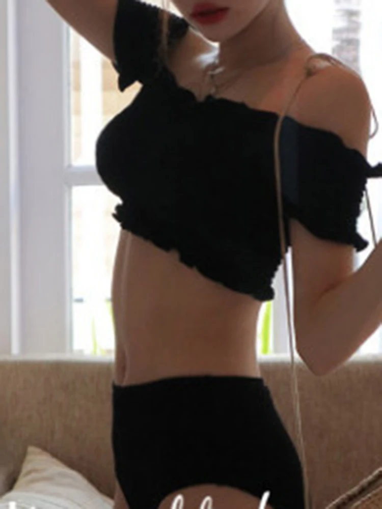 OIINAA ブラック水着 レディース スラッシュネック ラッフルビキニセット ツーピース プリーツビーチウェア サマー2025 新作 韓国風 セクシー水着