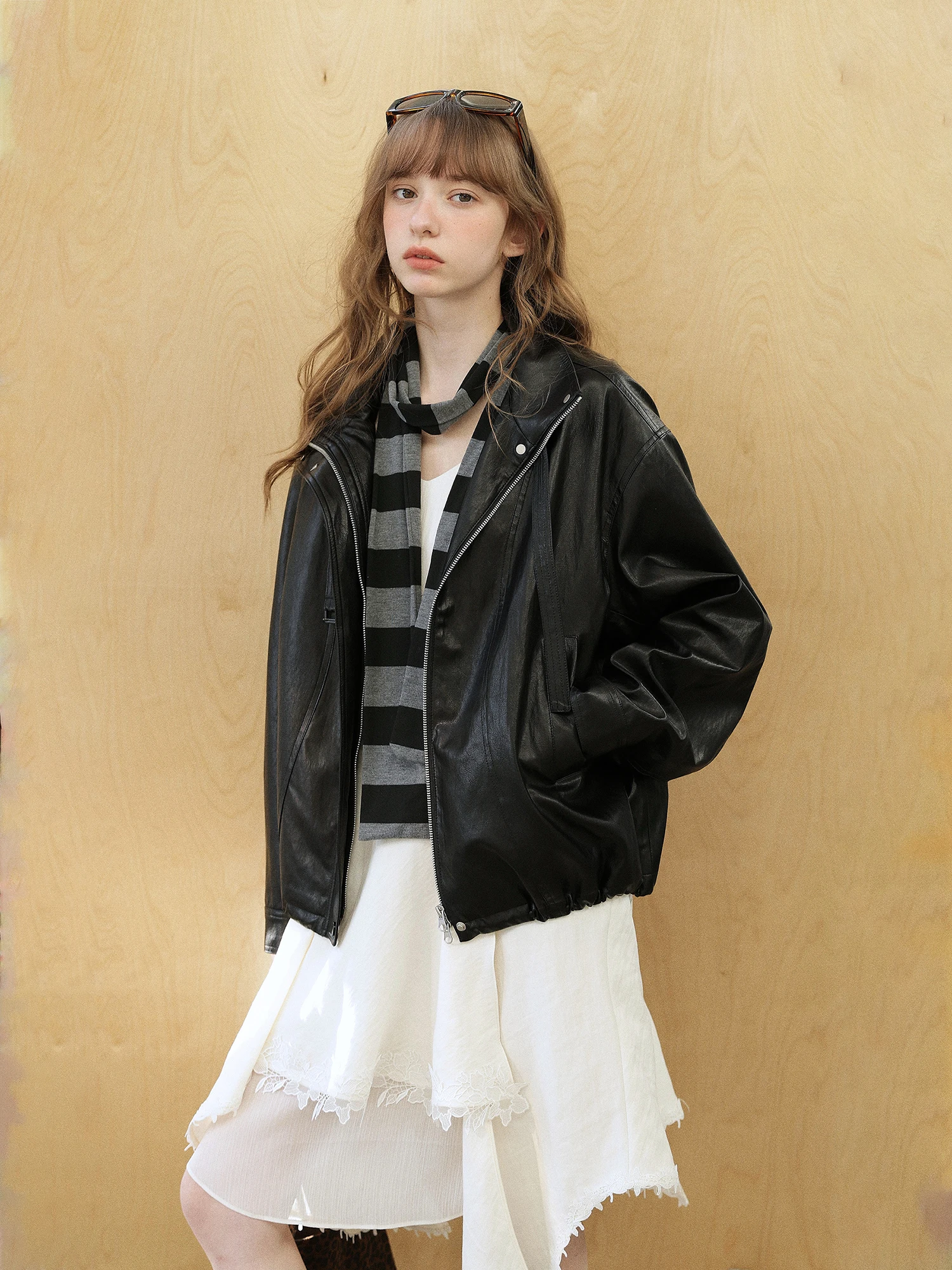 Jaqueta Casual de Couro PU Ecológico com Estrutura Simples e Design Matelassê, Comprimento Longo e Fecho de Zíper