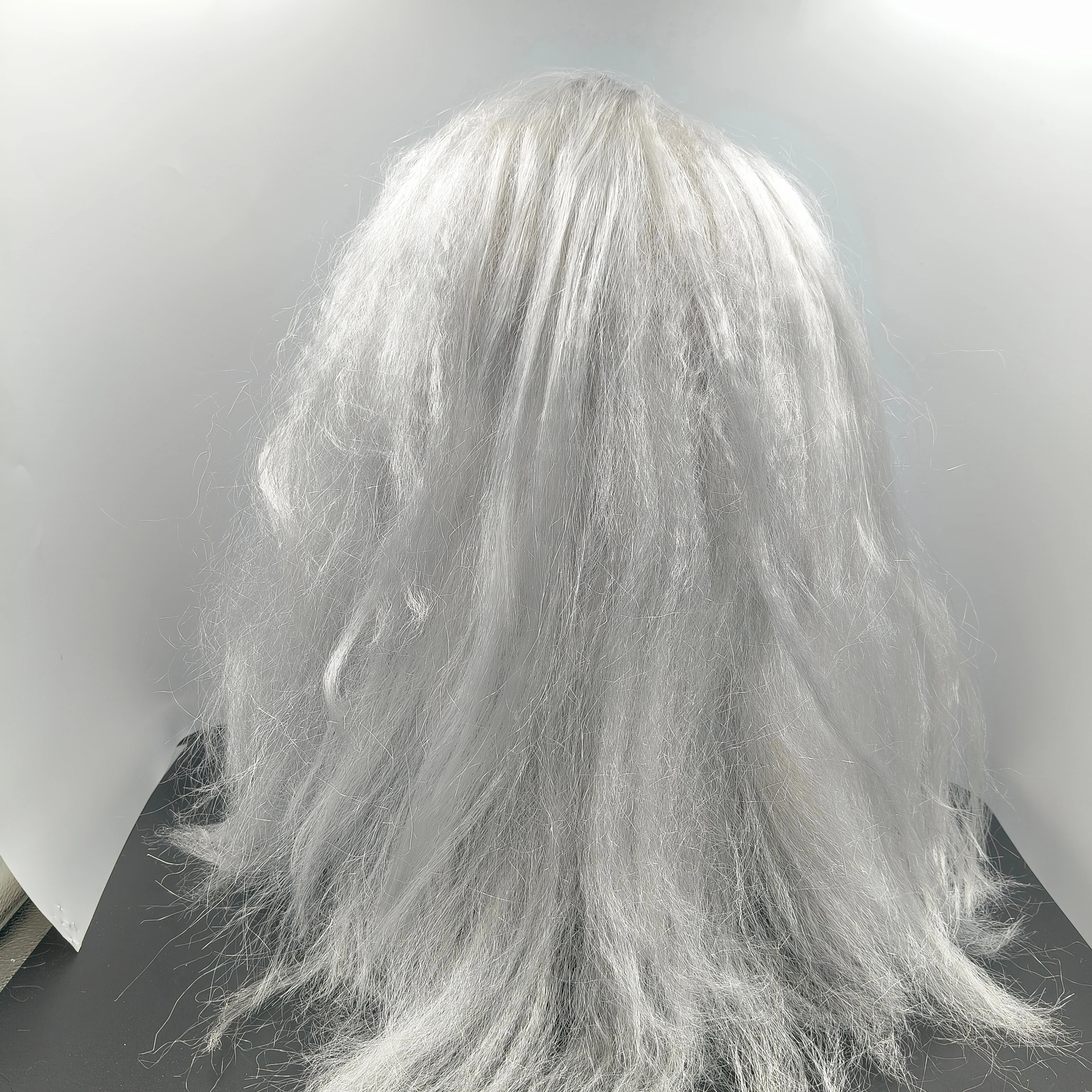Realistische Latex-Alterfrauenmaske Gruselige Hexenmaske Unheimliche Oma Vollkopf-Gesichtsmaske mit Weißem Haar Horror Cosplay Halloween-Party-Kostüm – Detail 5