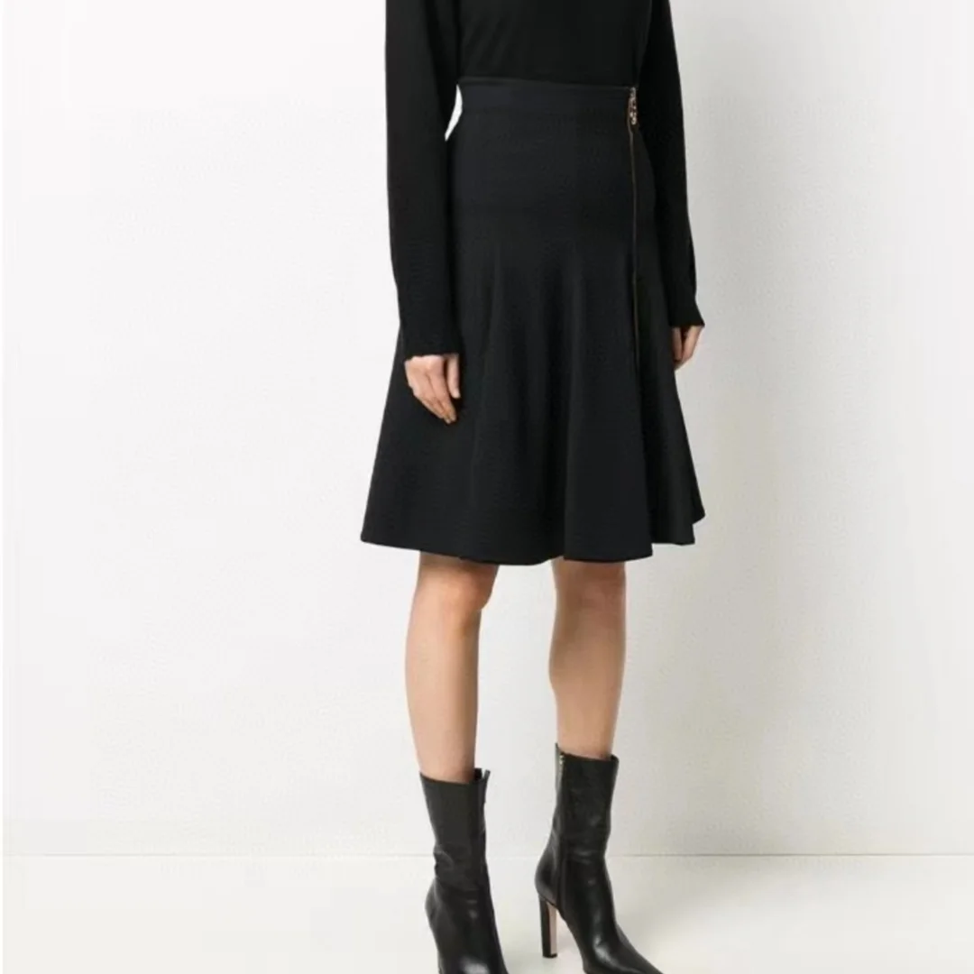 

2024 Spring/Summer New Fashion Slim Fit Zipper Skirt