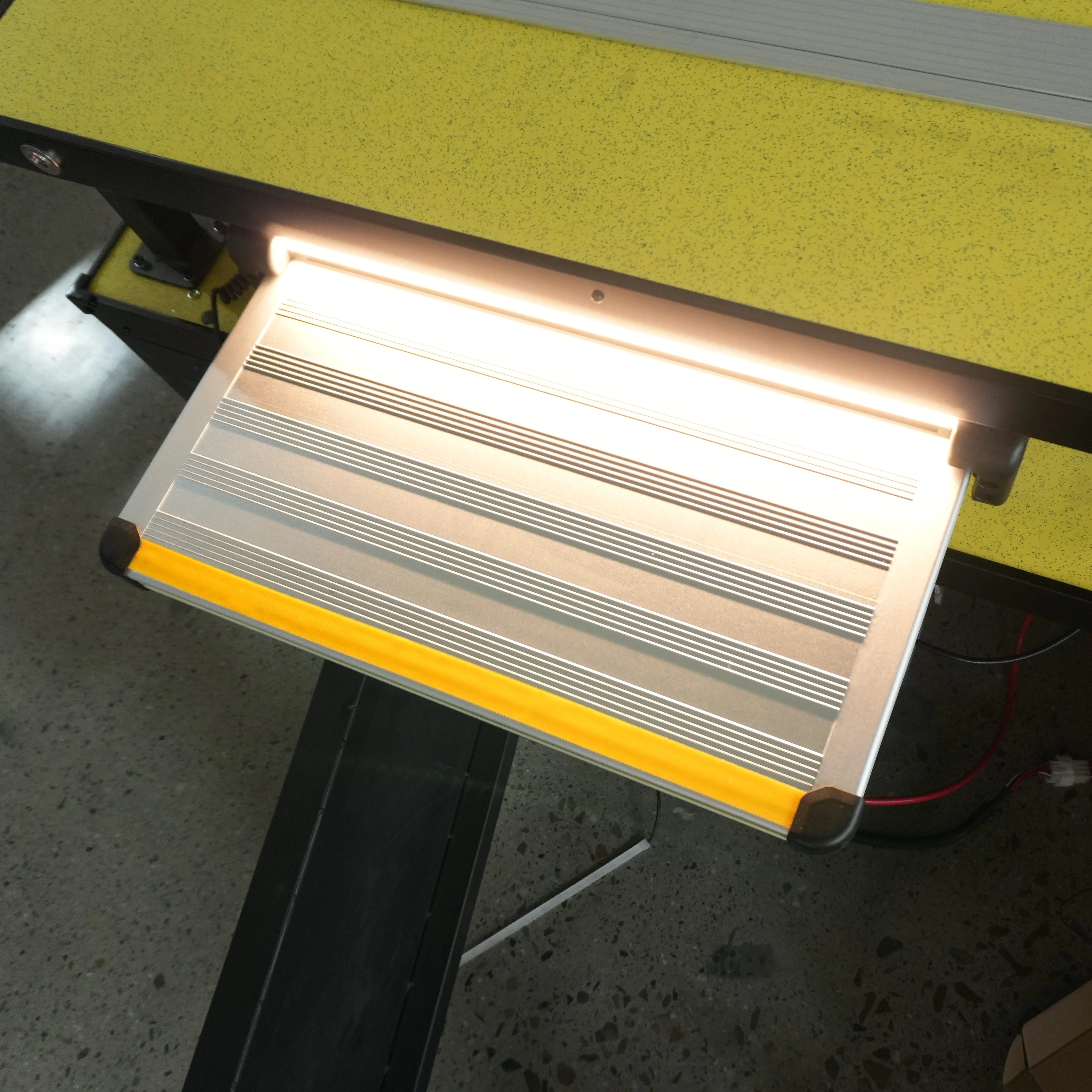 Tengyun Universal Aluminum Flooring 600x300mm Model SEF For Car & Bus Replacement/Repair