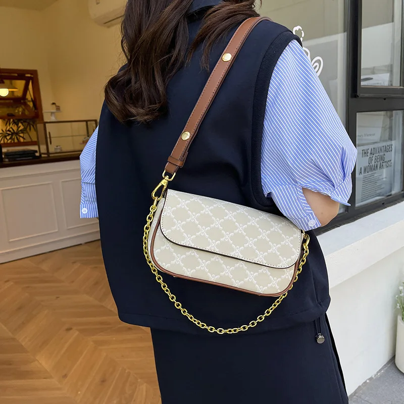 

Trendy Retro Crossbody Bag 2025 New for Women, Casual Chain Strap Shoulder Purse, Lightweight Underarm Bag for Daily Use