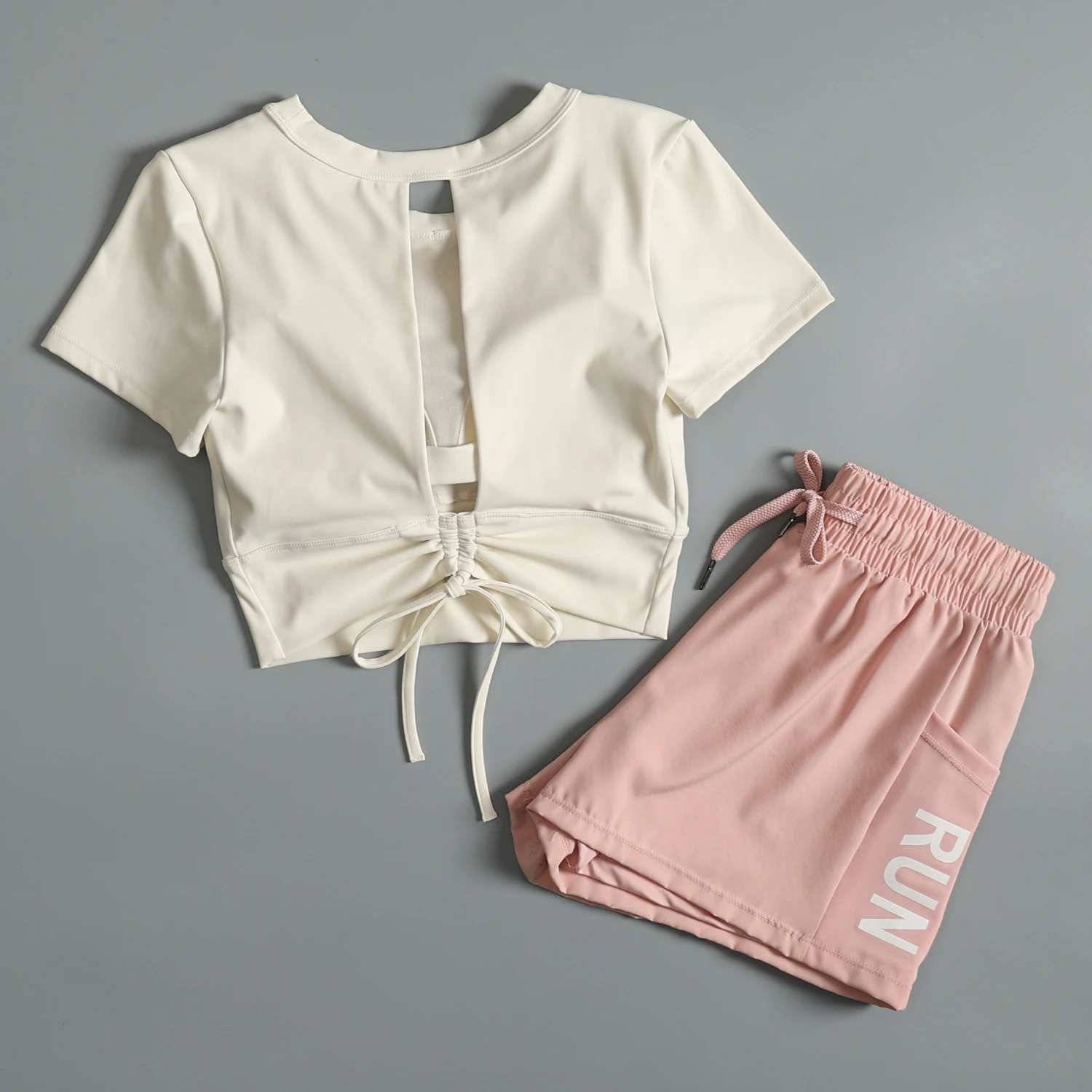 

Летний спортивный костюм для женщин с нагрудником, тонкий костюм для йоги с короткими рукавами, свободные дышащие шорты для бега и фитнеса