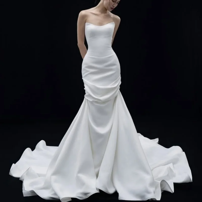 

Customized satin white Royal Wedding Dresses Long tail applique Tull fishtail Lace pleating Made Robe De