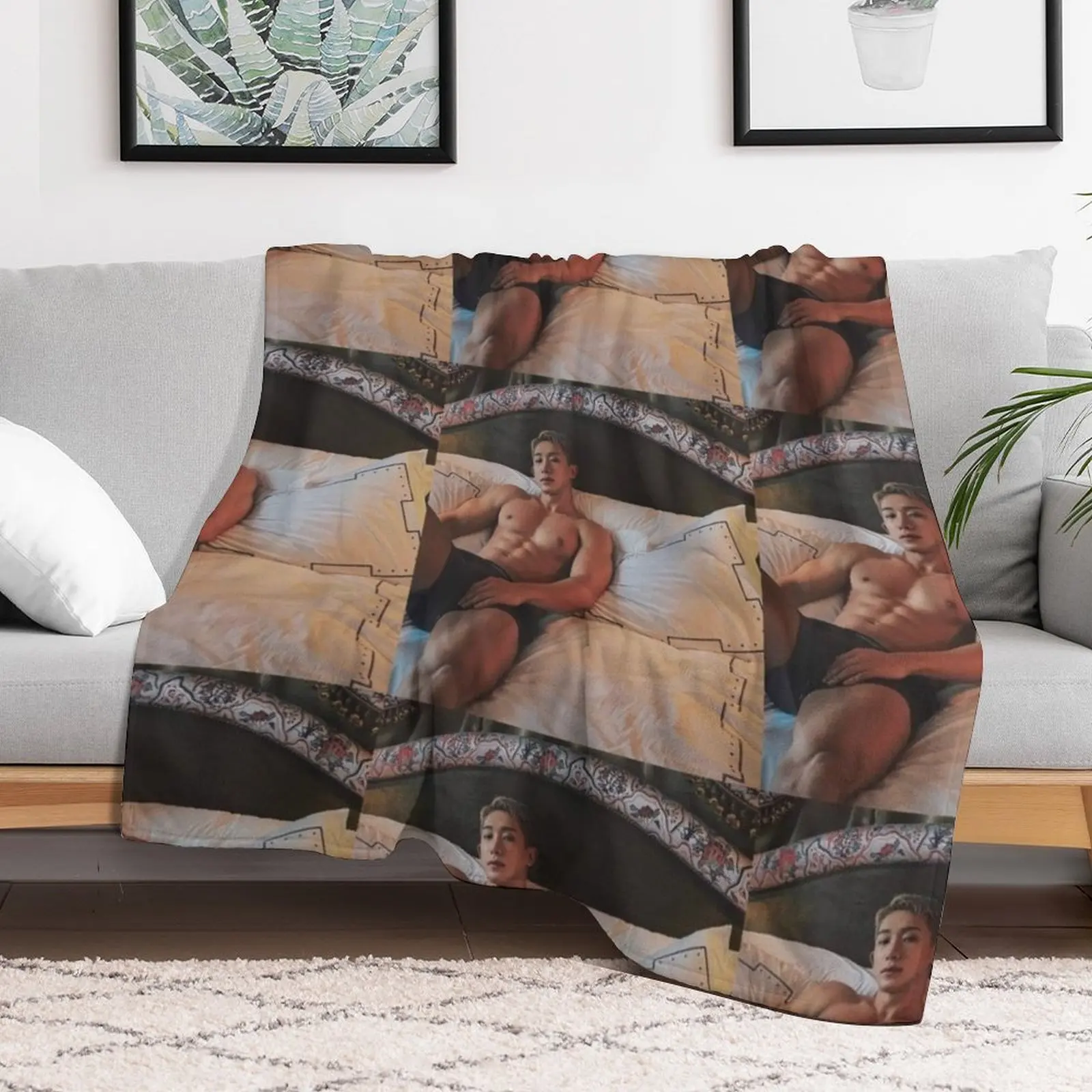 Sexy Wonho monsta x Throw Blanket