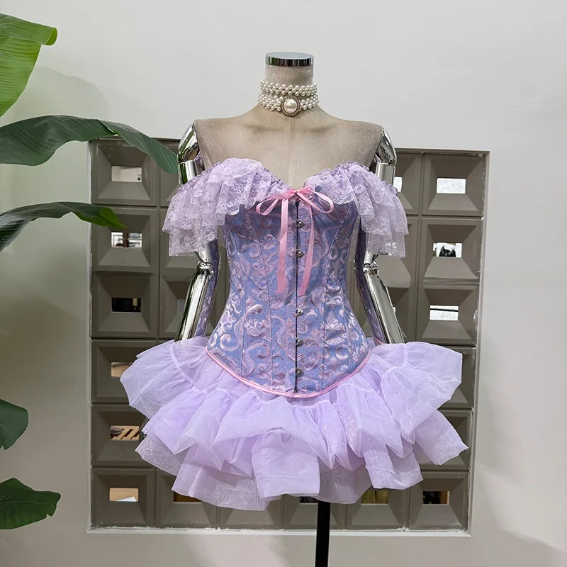 

Женский комплект: топ-бюстье на одно плечо с кружевной вышивкой и пэчворком, и пышная многоярусная юбка из фатина, цвет сиреневый.