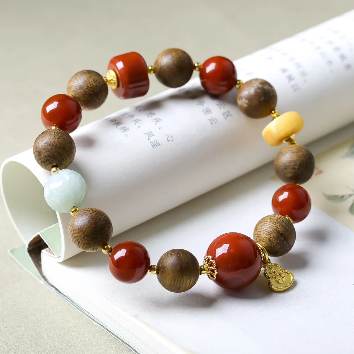 

New Chinese Style Huang Qinan Agarwood Nanhong Agate Bracelet with Jade Pumpkin Beads Gifts