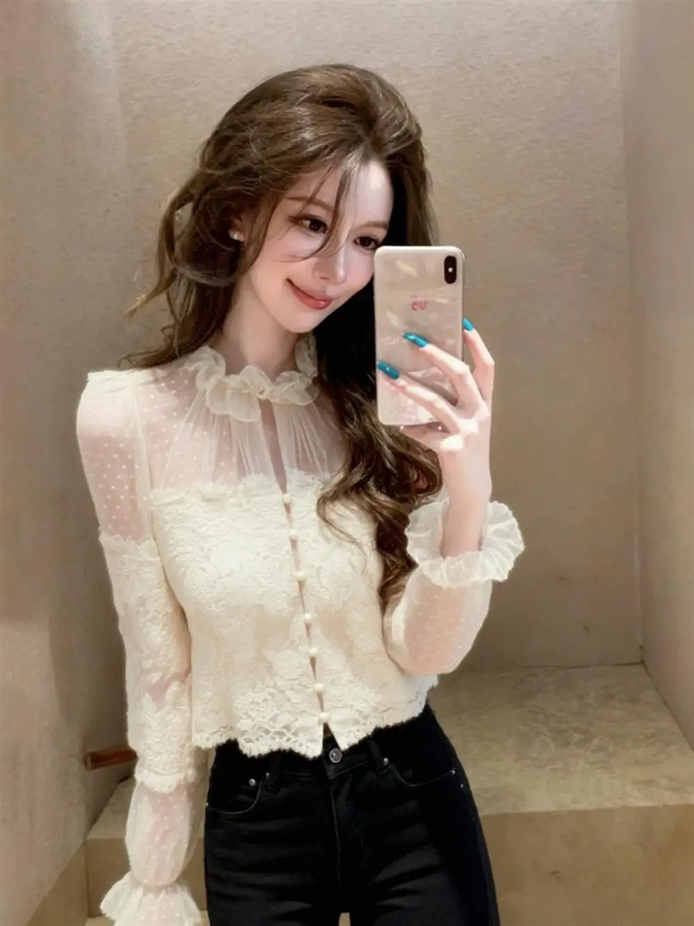 

White Lace irt Women's Faionable Base Layer Winter Top High End Ele Youthful ort Sve French Sle Bell Sve