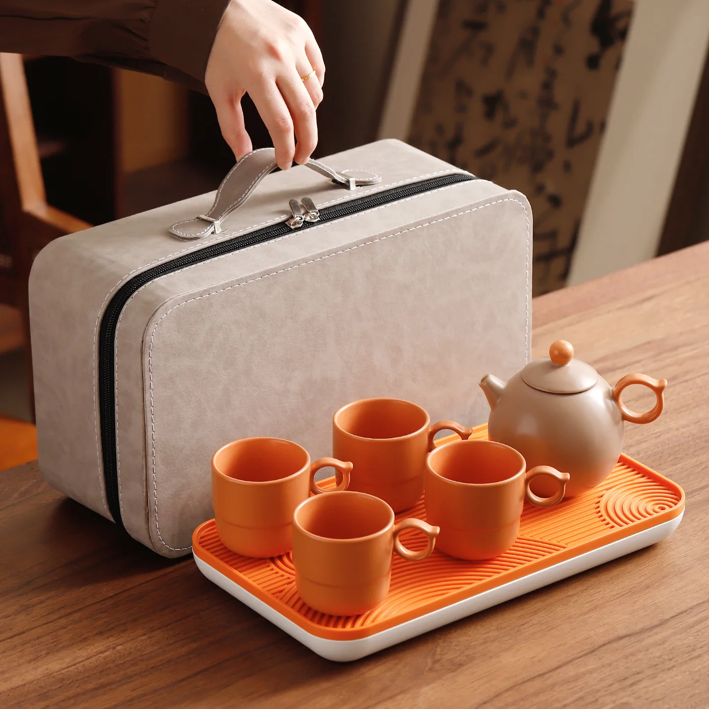 

Простой модный керамический чайный сервиз кунг-фу с подносом для использования в отеле, для дома и офиса, 1 чайник, 2/4 чашки, уличный дорожный чайный сервиз, подарок другу