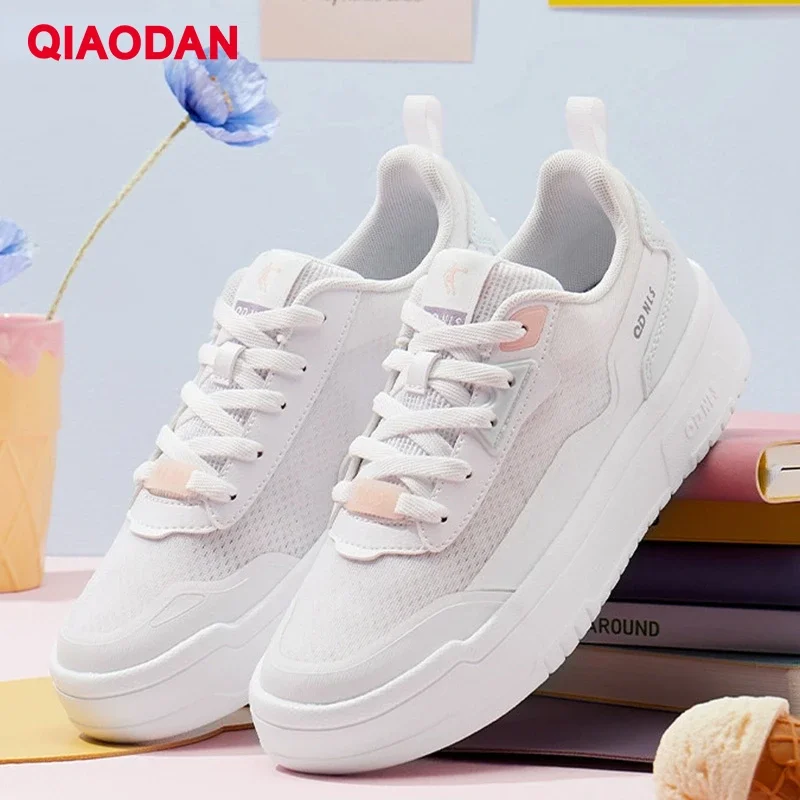 QIAODAN повседневная обувь для доски, женские дышащие носимые легкие кроссовки, новинка 2025, сетчатые уличные кроссовки XM26220510