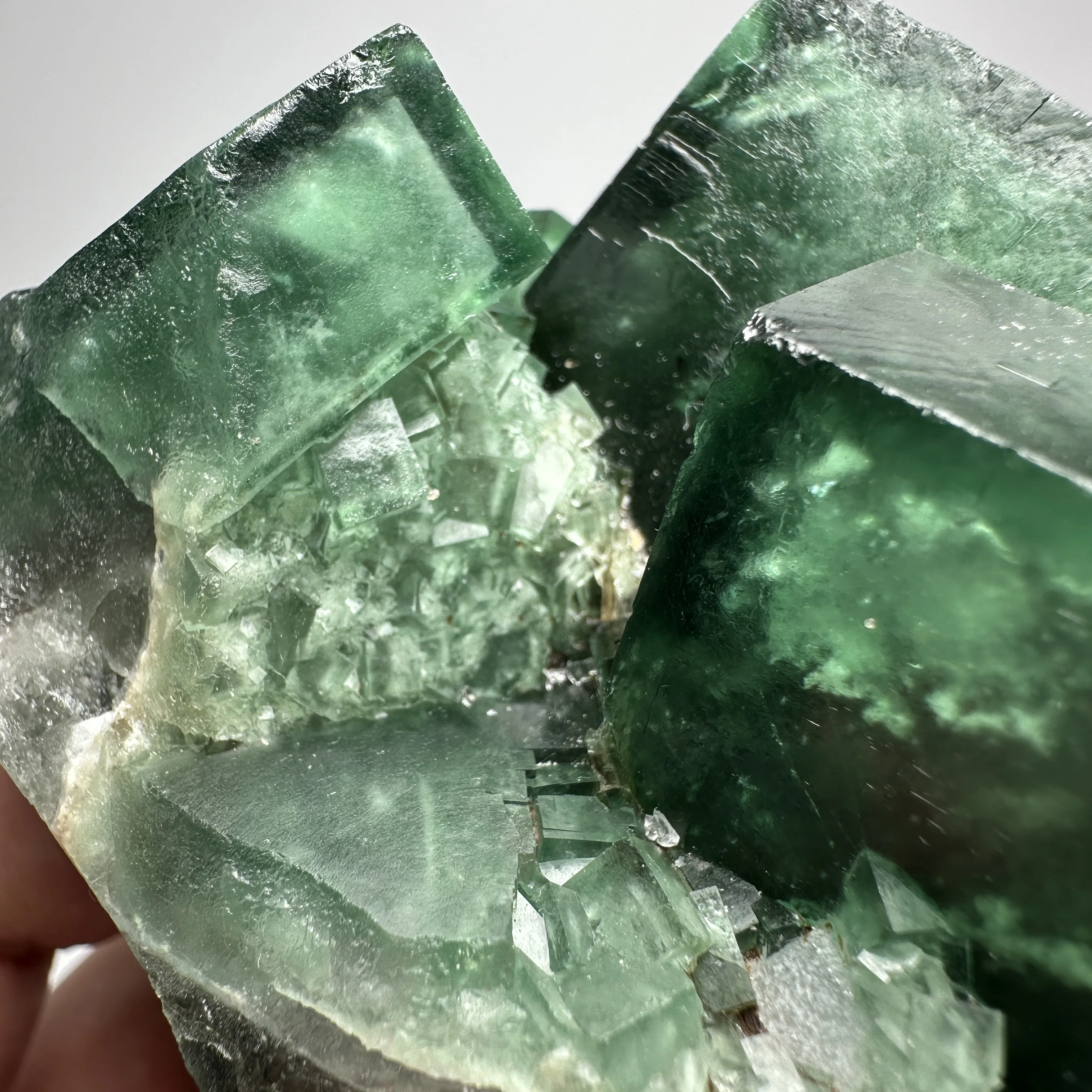 

Натуральный драгоценный камень, зеленый флюорит, минеральный образец, прозрачный кристалл, украшение для дома, подарок, колдовской алтарь, молитвенный духовный