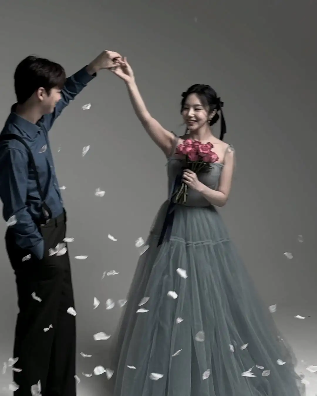 Sondr Misty Blue Koreanische Brautkleider Spaghettiträger A-Linie Brautkleid aus weichem Tüll Maßgeschneiderte Hochzeits-Party-Kleider