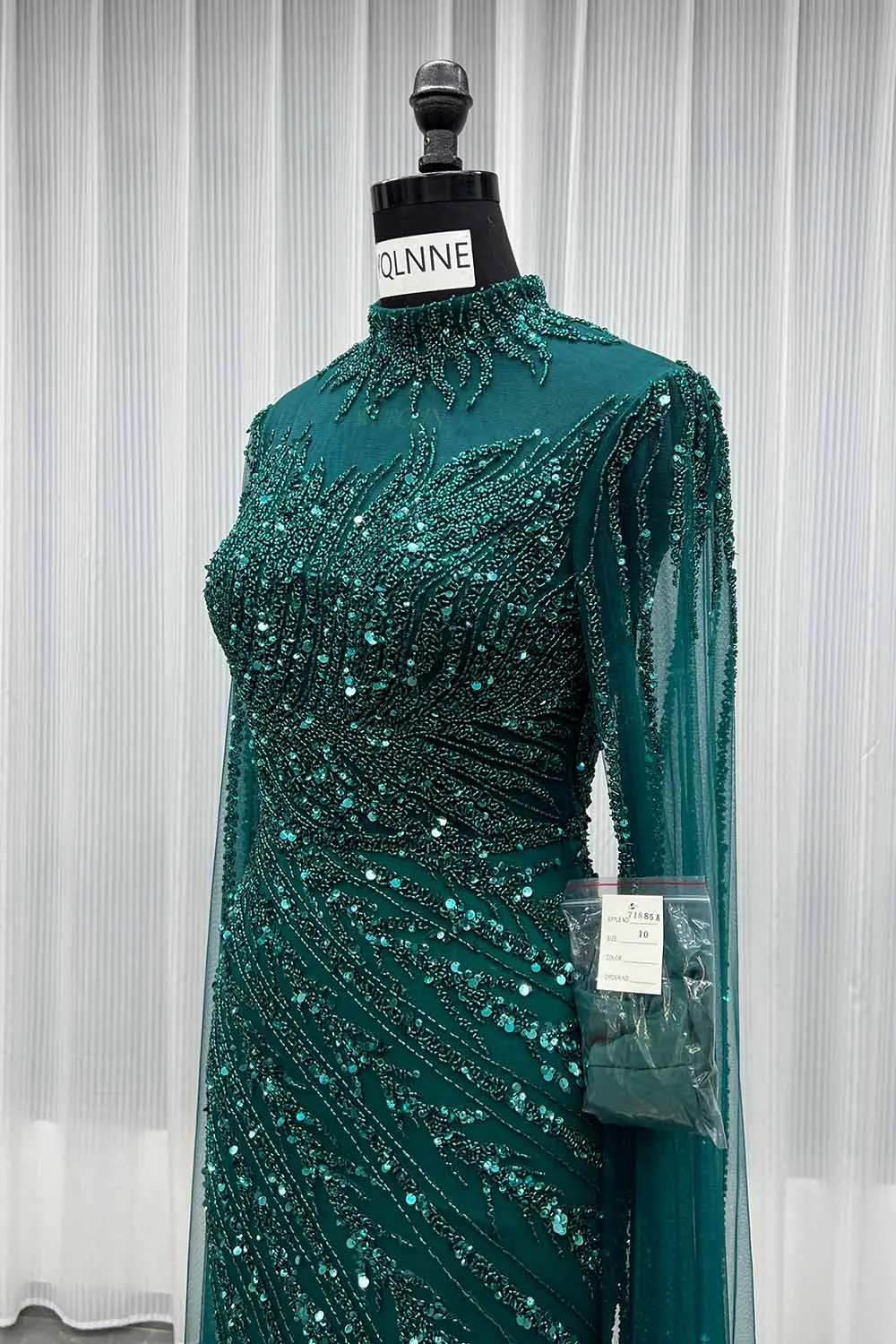 YQLNNE 049 فساتين سهرة متواضعة مصنوعة يدويًا باللون الأخضر الداكن مع كيب فستان رسمي لحفلات الزفاف للنساء #4