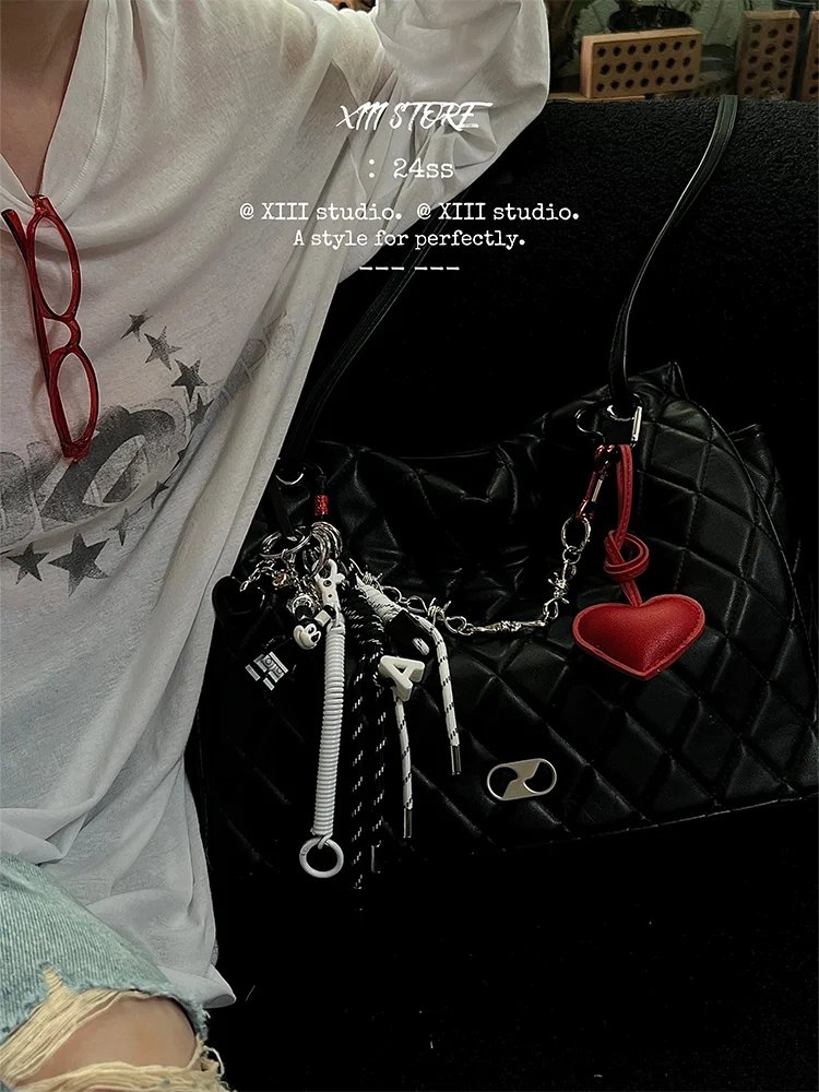 Dophee Original Handmade Love Pendant Bag Decoration Metal Chain Key Chain Subculture Hot Chick Fashion Punk Pendant