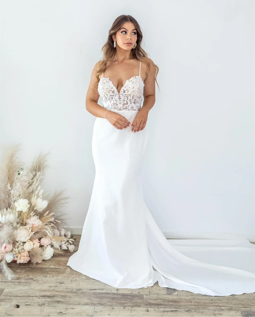 Sexy Mermaid Wedding Dress Lace Appliques Deep V Neck Spaghetti Straps Backless Charming Bridal Gown Robe De Mariee Custom Made