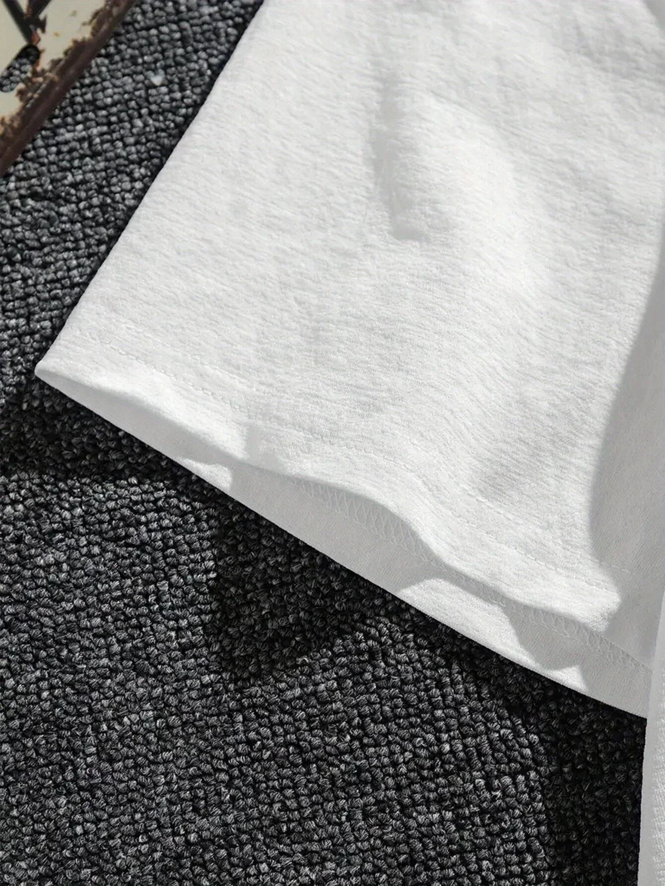 プラスサイズの女性用トマトプリント白Tシャツ