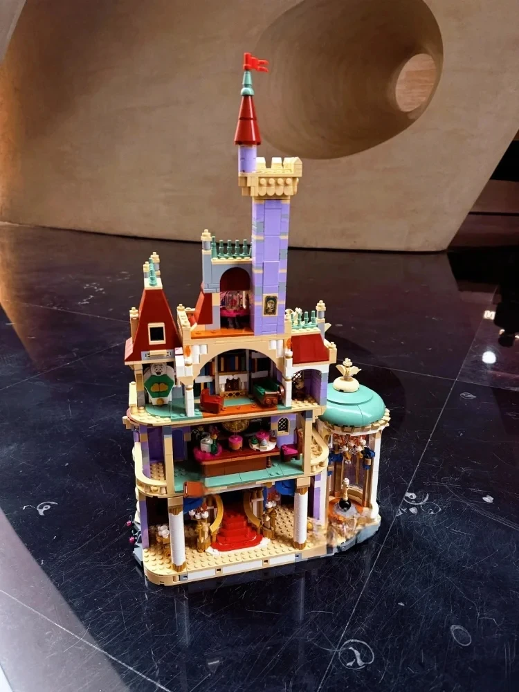 Zestaw DIY z 2916 elementami, model zamku Pięknej i Bestii z 2025 roku, idealny na prezenty urodzinowe i zabawki.