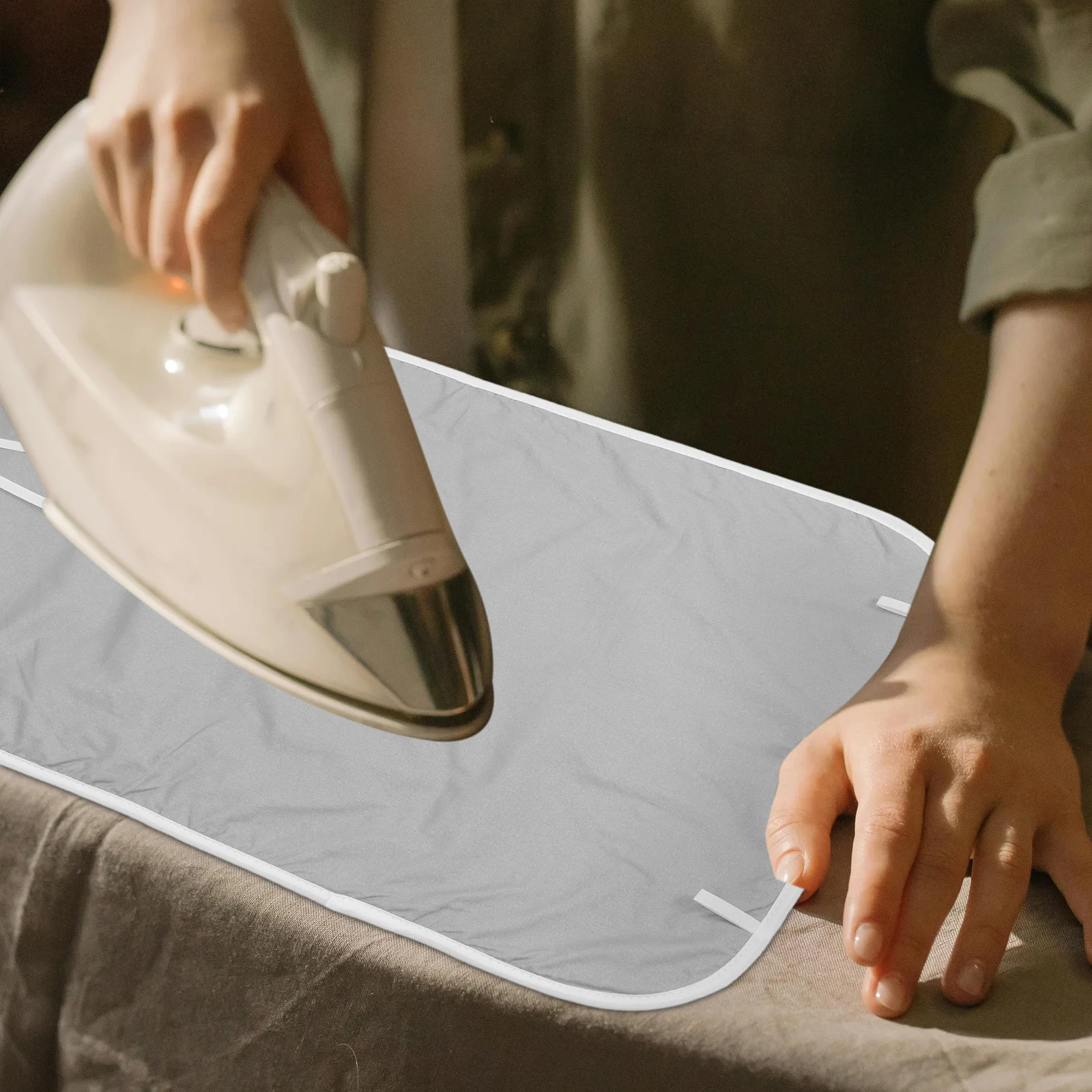 

Ironing Mat Tabletop Portable Heat-Resistant High Temperature Resistant Ironing Cloth Protective Pad Silver Foldable Travel