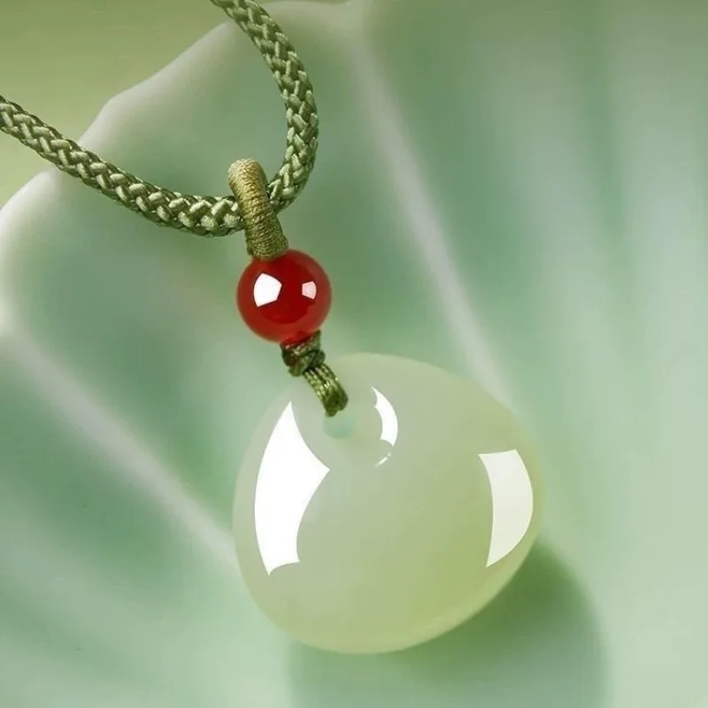 

Natural Sapphire Jade Pendant, Fashionable, Compact, Simple and Versatile Necklace Jewelry