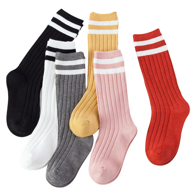 Chaussettes longues et hautes pour enfants, en coton doux et chaud, bas d'école pour enfants, chaussettes de sport à rayures noires et blanches, nouvelle collection automne hiver 2024