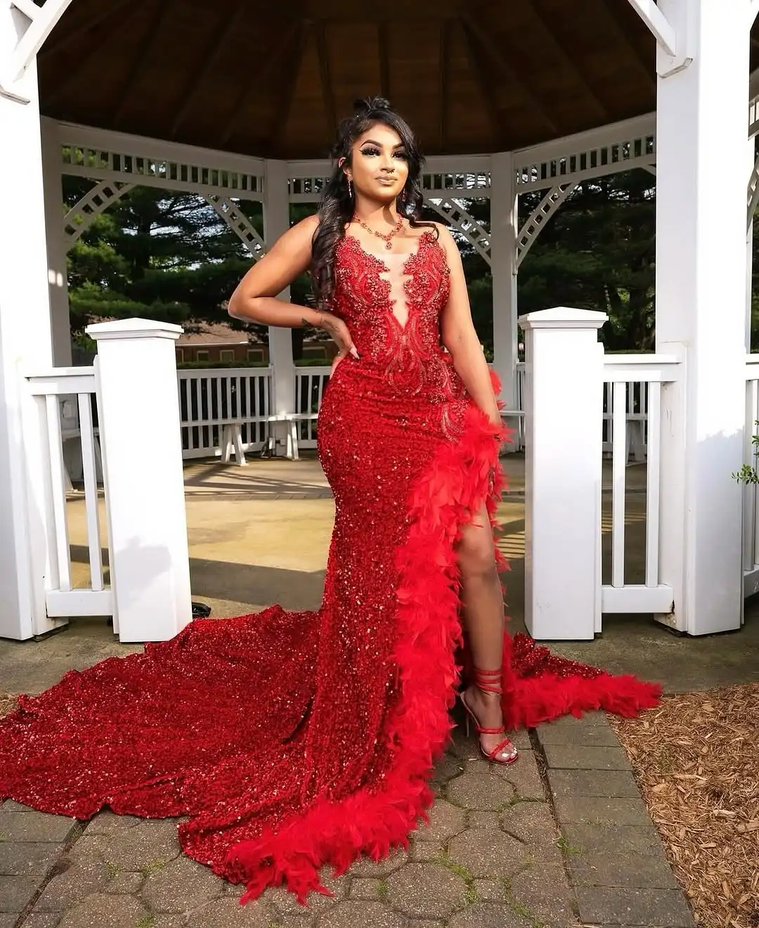 

Red Sparkly Velvet Sequin Mermaid Prom Dresses Long 2025 with Slit Lace Appliques Beaded Feather Formal Evening Gowns Customized