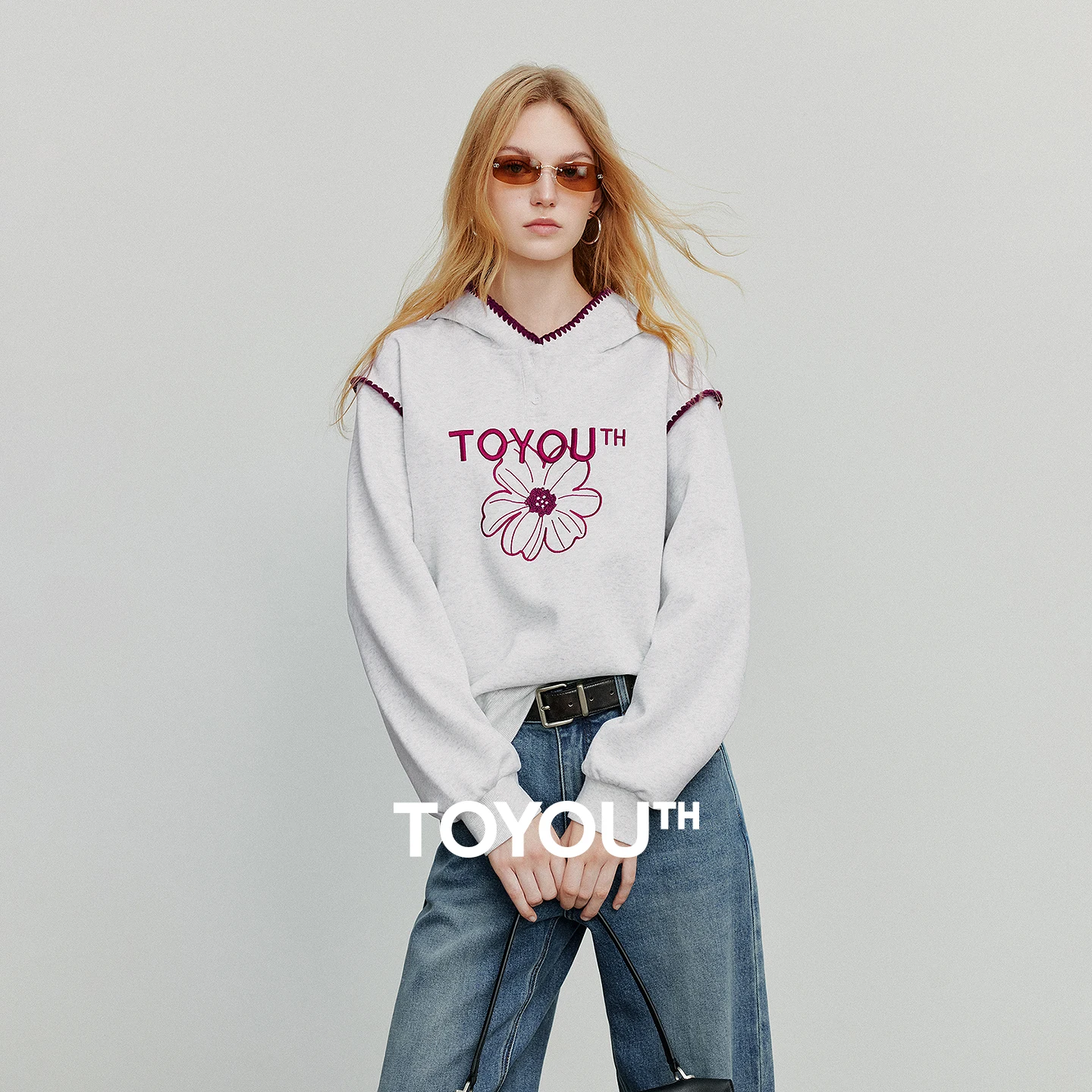 TOYOUTH المرأة هوديس البلوز 2025 الخريف جديد مقنعين المتناقضة اللون الأزهار إلكتروني التطريز القطن البلوز