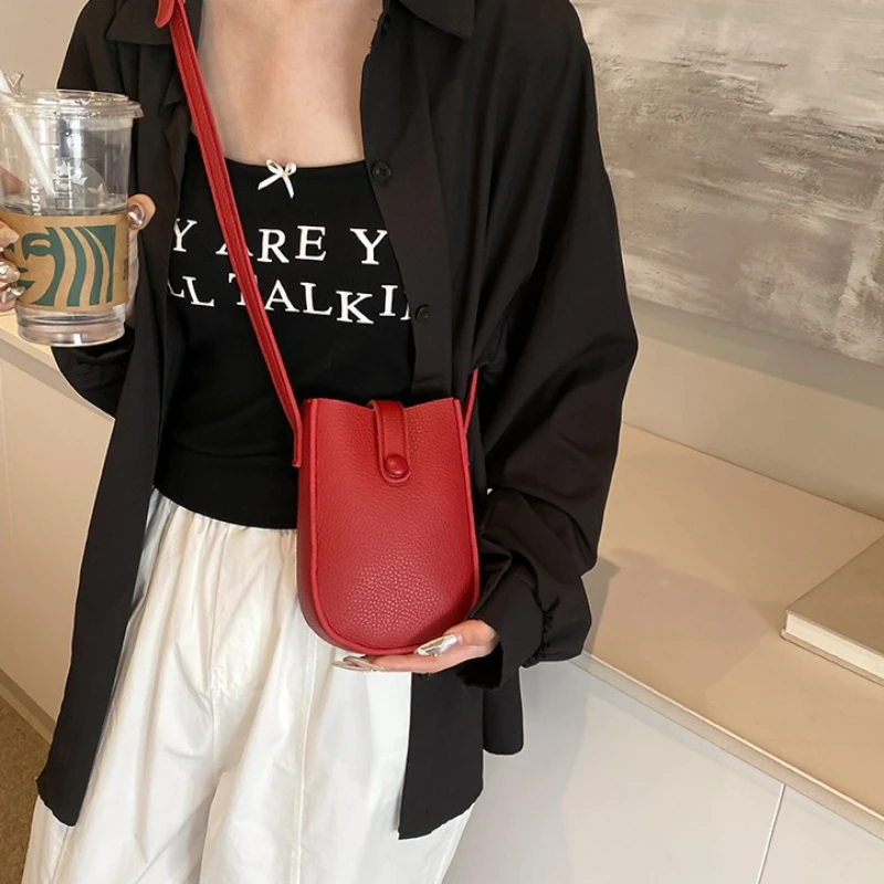 2025 جديد المرأة حقيبة هاتف صغيرة متعددة الوظائف بولي Leather الجلود حقيبة كتف عصرية مشبك حقيبة حقيبة رياضية تشغيل حقيبة كروسبودي #4