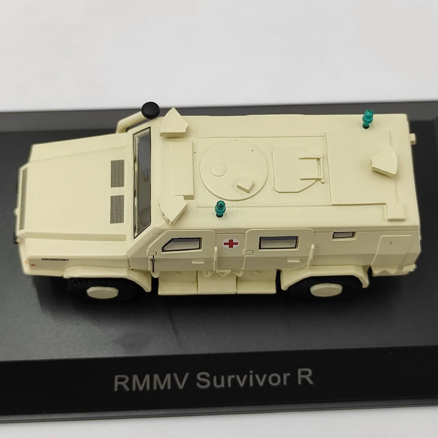 BOS 1:87 เรซินขนาด RMMV Survivor R รถพยาบาลของเล่นรถหุ้มเกราะรุ่นคลาสสิก Nostalgia ผู้ใหญ่ของที่ระลึกของขวัญจอแสดงผลแบบคงที่