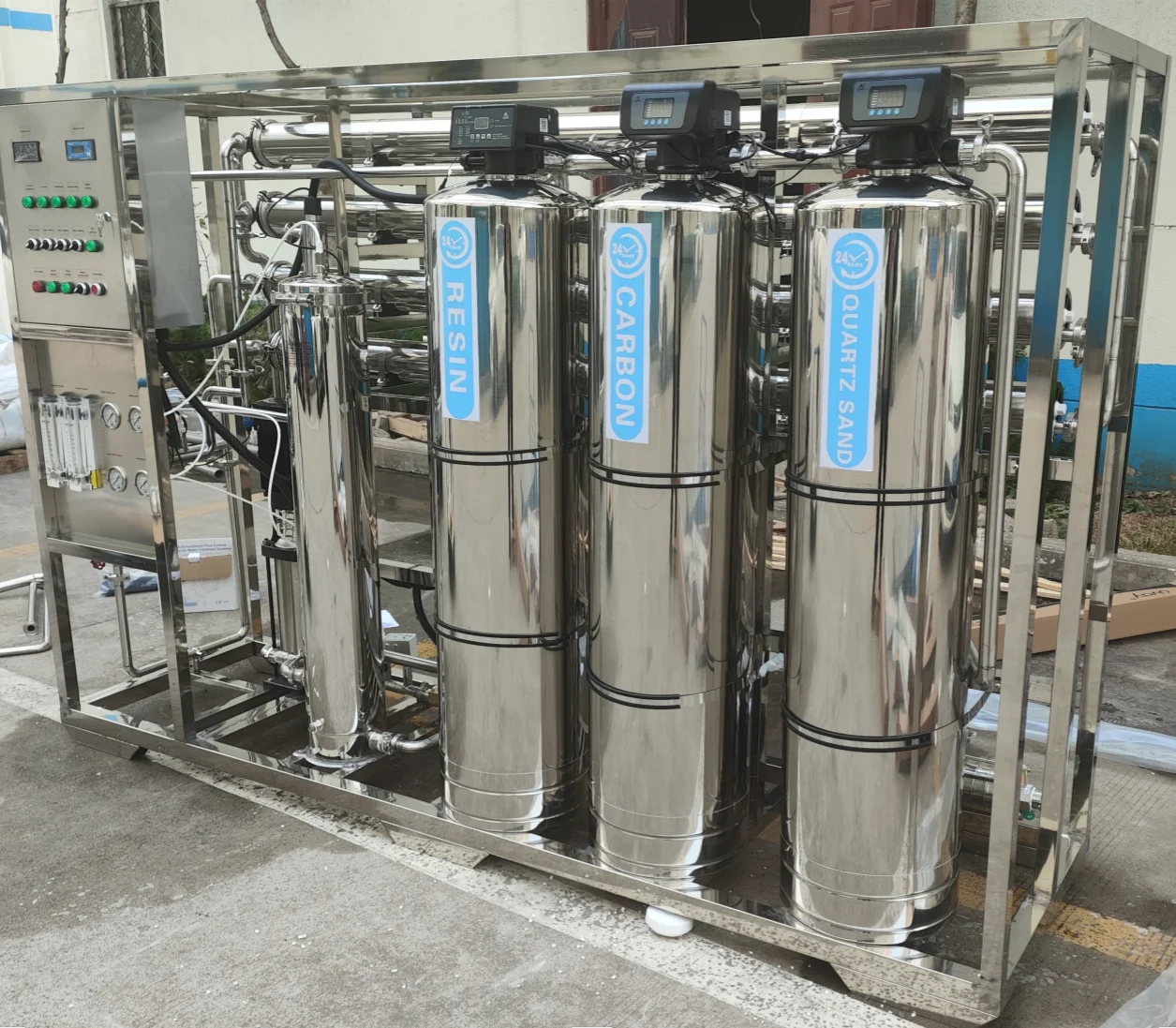 2000 ltr phr commerical machine that can take tap water from bali and turn into perfectly clean drinkable water to fill in jugs