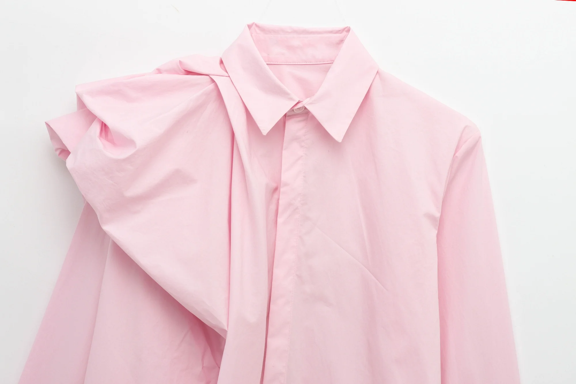 PB&ZA Sommer Neue Damenmode Vielseitiges Pendlerkragen Langarm One Side Shoulder Flauschiges Hemd