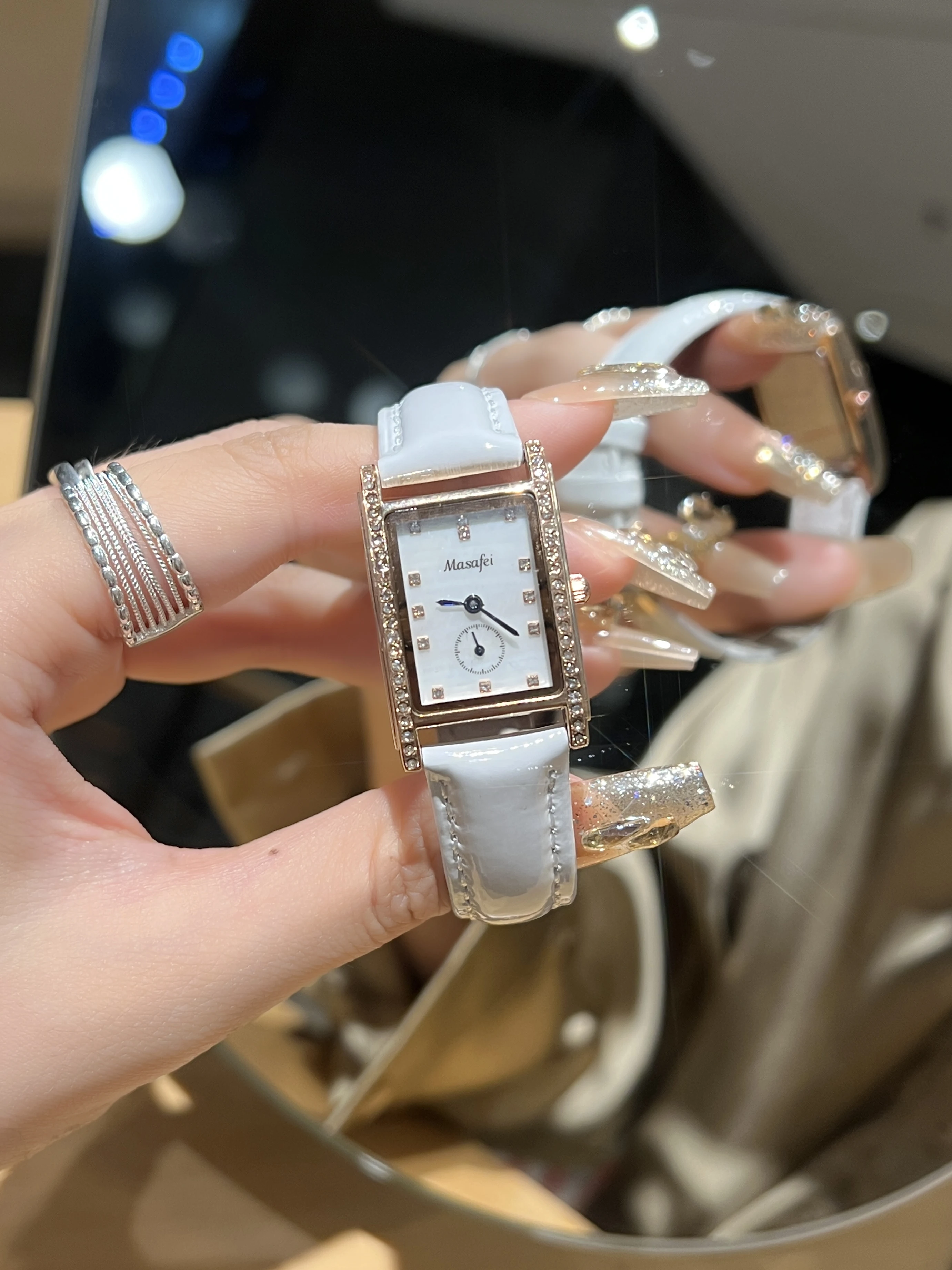 レザーバンドのレディースウォッチ用スクエアウォッチ