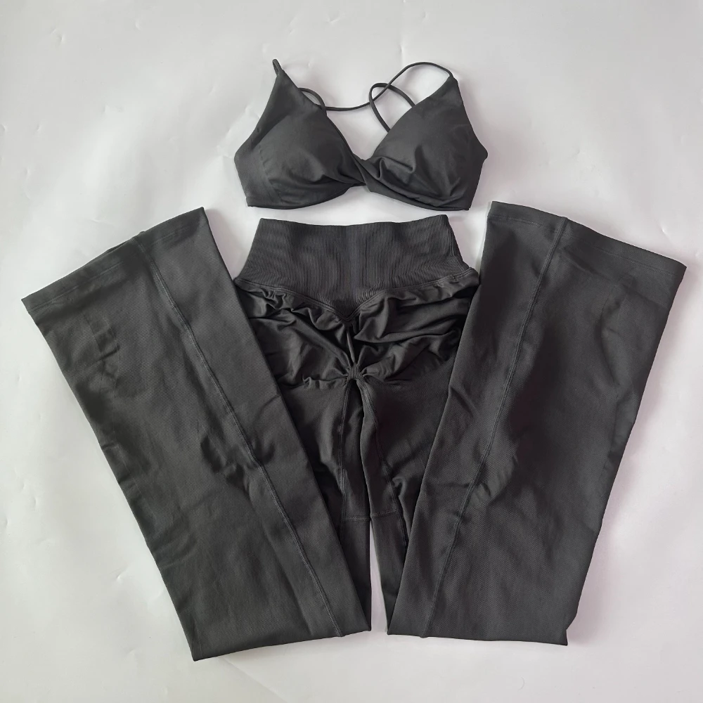 2-teiliges Set mit ausgestellten Leggings für Damen, Sport-BH mit Twist-Front, weite Yoga-Hose, nahtloses Yoga-Set, Trainingskleidung, Trainingsanzüge – Detail 13