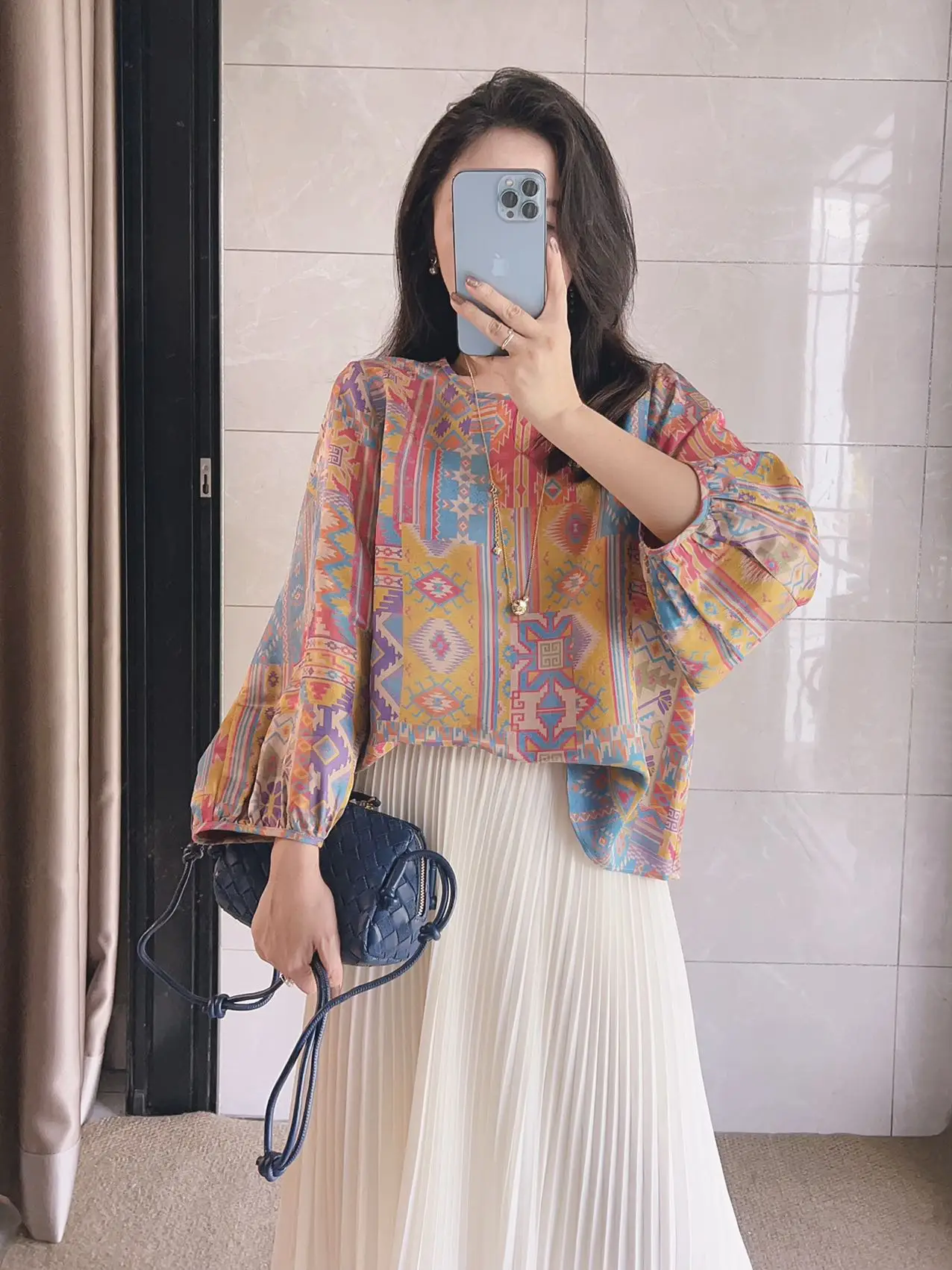 

Elegant round Neck Slimming White Shirt by Little Princess Babha Luxury Design Fragrant Cloud Silk Floral Pattern Loose Fit