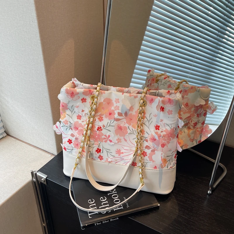 

Sophisticated Compact Female Bag Handbag Elegant Evening Clutch Portable Chic Purse For Women