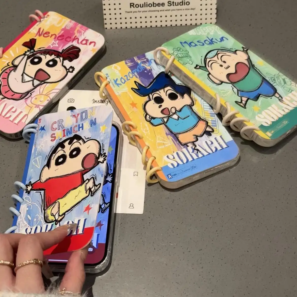 

Japan comic Cute color Graffiti Crayon Shin-chan B-Boochan 3D Flip Notebook Phone Case For iPhone 11 12 13 14 15 16Pro Max cover