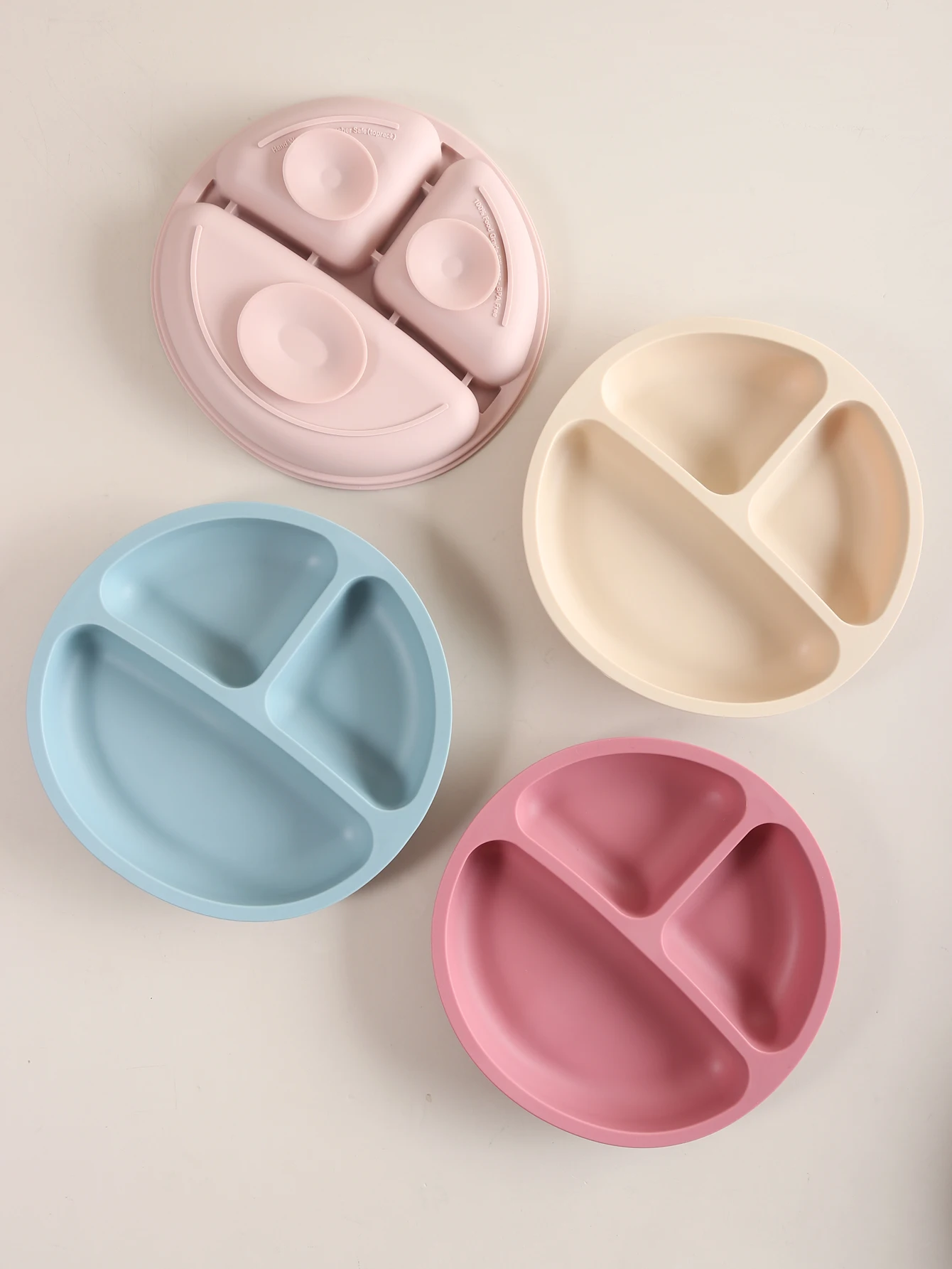 

2025 тарелка для кормления детей, 3 сетки, разделенная соуска, силиконовая посуда для мальчиков и девочек, милый мультфильм