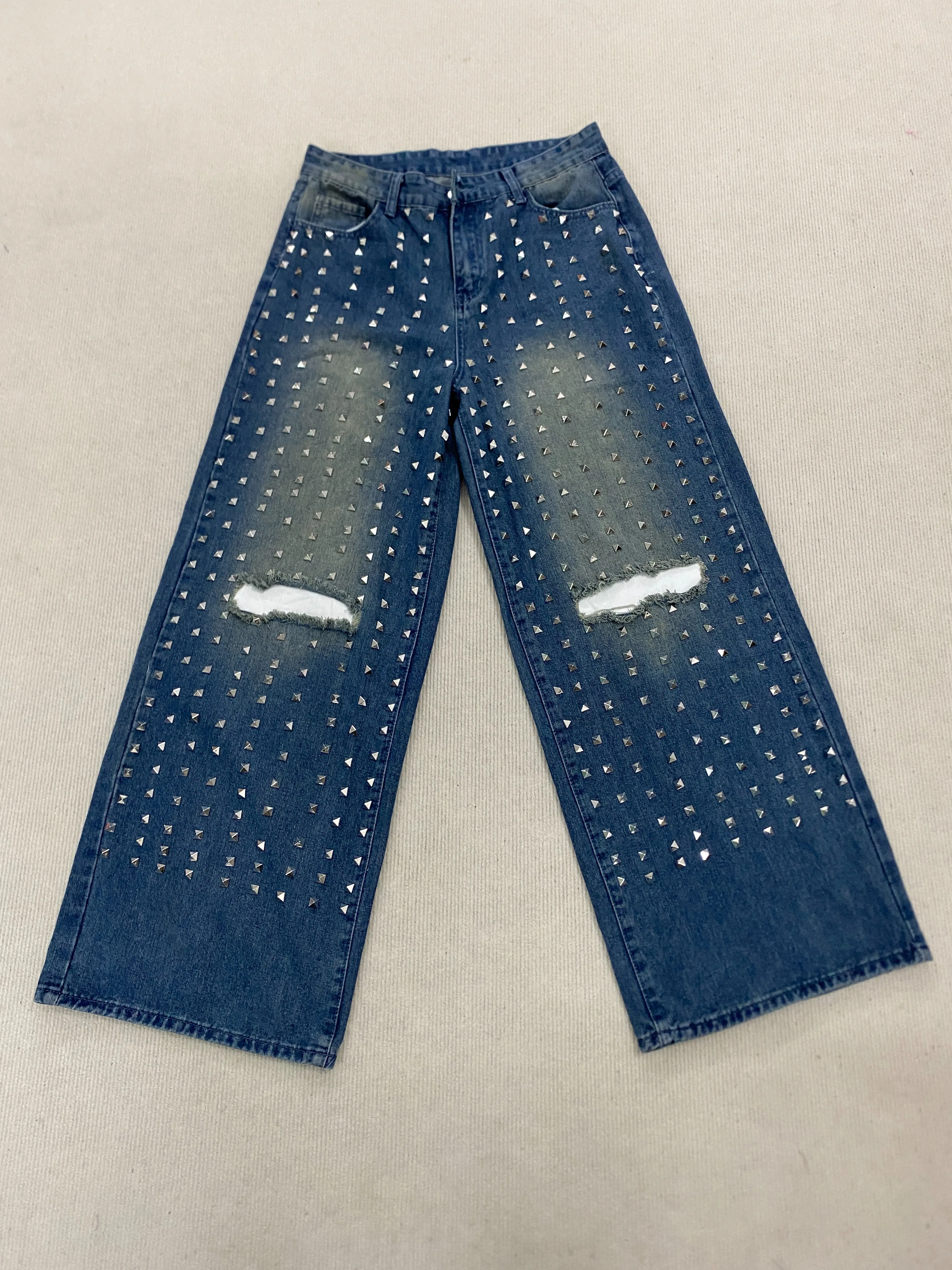 

Новые джинсовые брюки для мужчин и женщин, специально разработанные для простой повседневной носки с дырками и коленями, джинсы с заклепками.