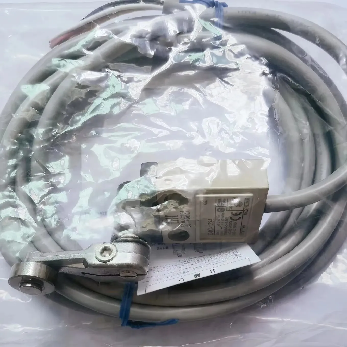 Original new 100% spot supply of high quality and new line waterproof stroke switch D4C-1224 D4C-1524 D4C-1724 limit switch