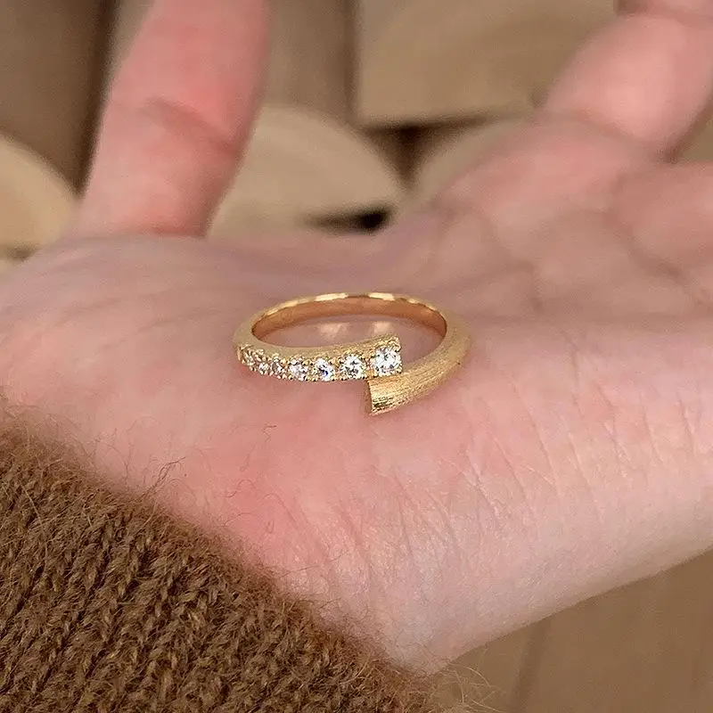 Vintage Simple Style Wire Drawing Rings for women Light Luxury Fashion inlay diamonds Ring Party Wedding Fine Jewelry