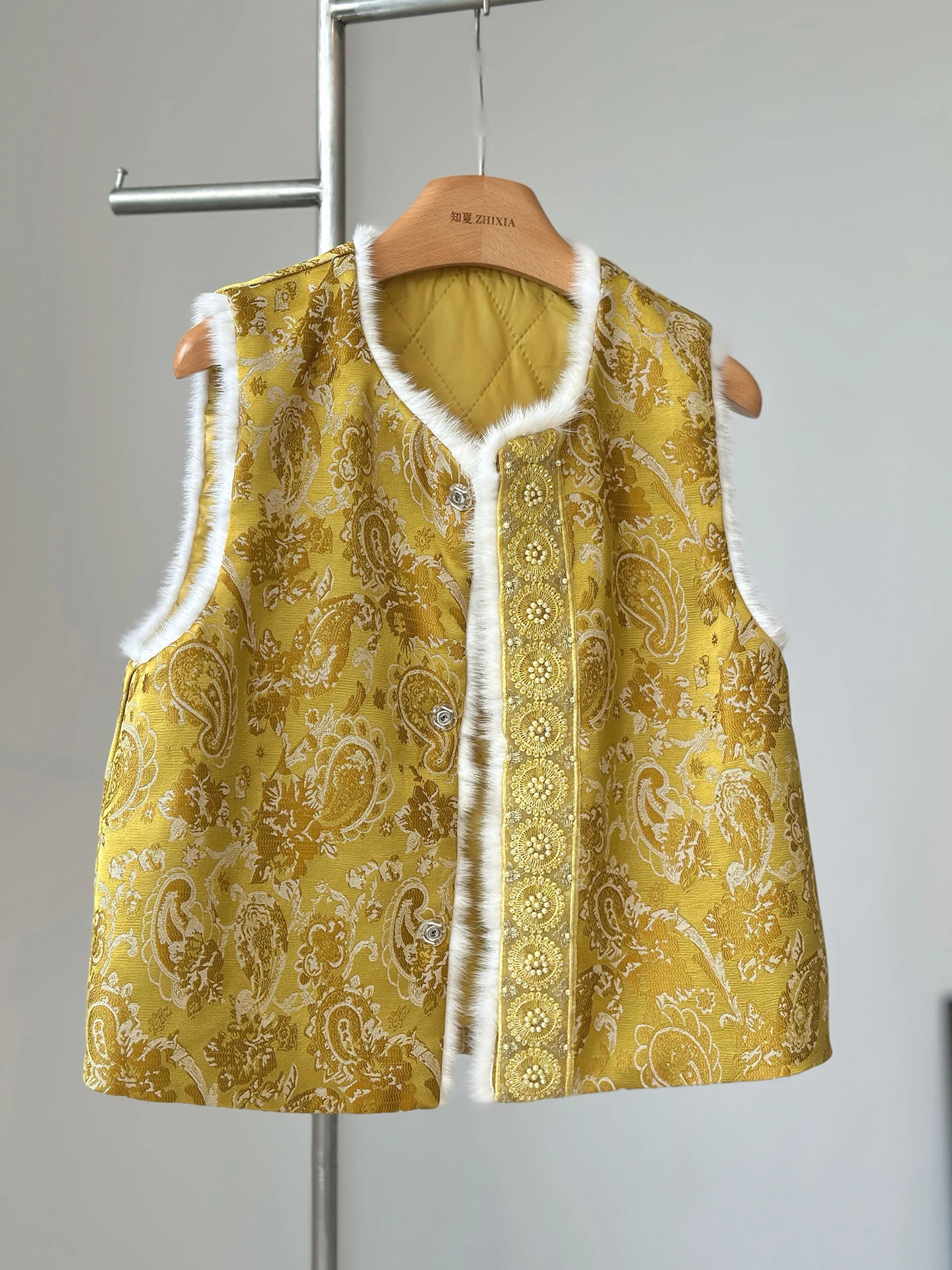 Yellow High-End New Chinese Silk Song Dynasty Brocade Vest Autumn and Winter Quilted Outer Wear National Style Sleeveless Top
