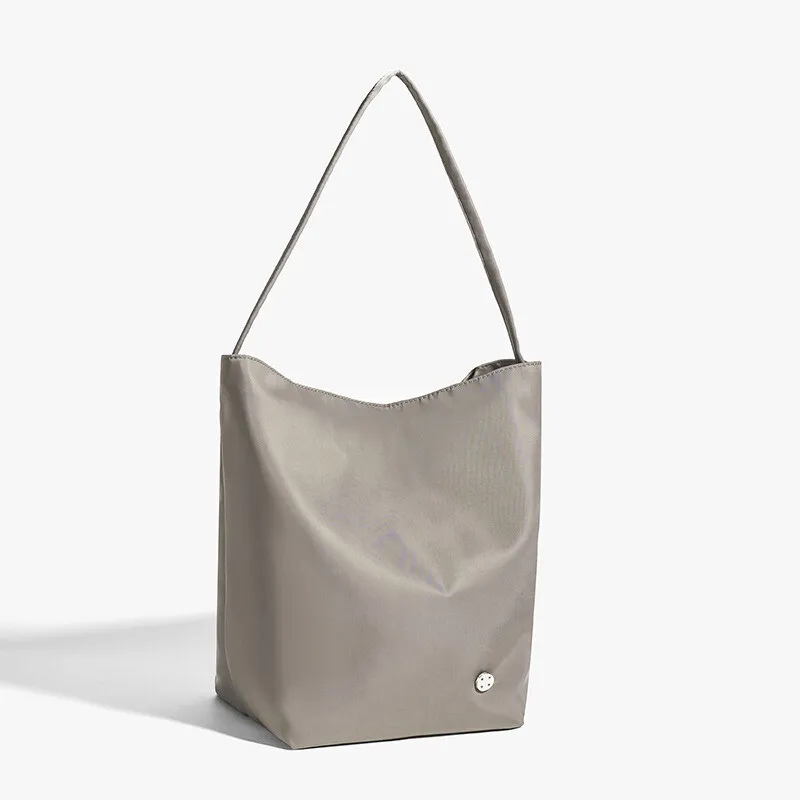 

Bucket bag, large capacity tote bag, simple and versatile women's shoulder bag, 2025 new nylon bag for women