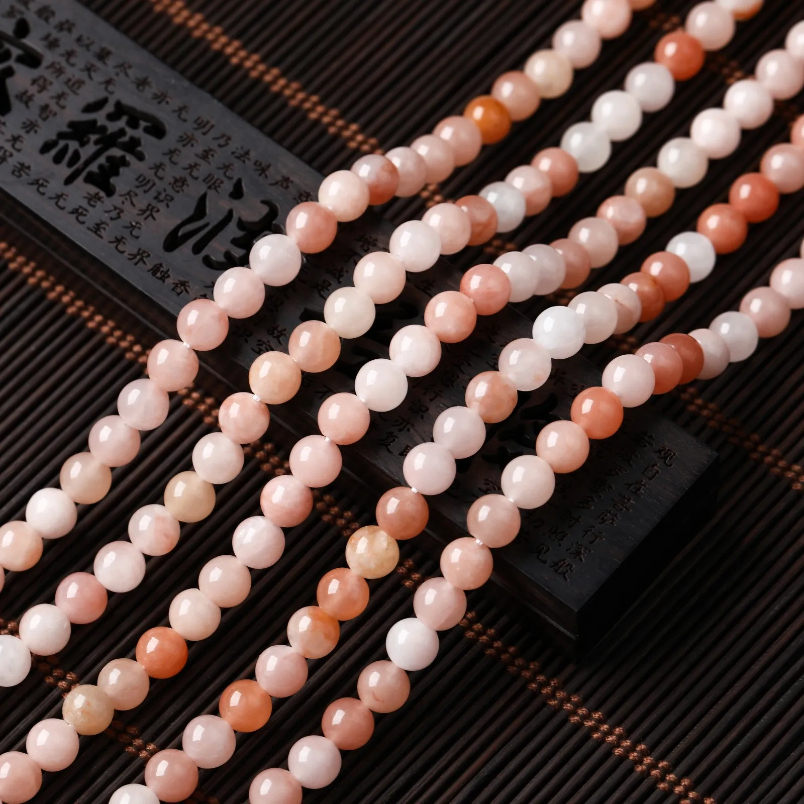 Натуральные каменные бусины из кварца 