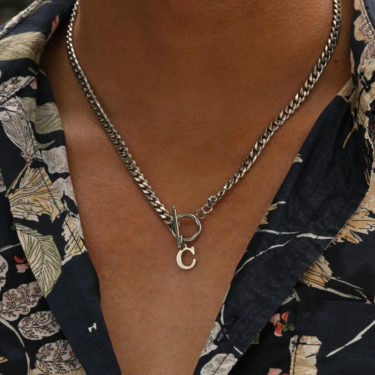 Initialen-Buchstaben-Kettenhalskette für Männer und Jungen, 50 cm Edelstahl Kubanische Gliederkette, Alphabet-Schmuck Geschenk – Detail 1