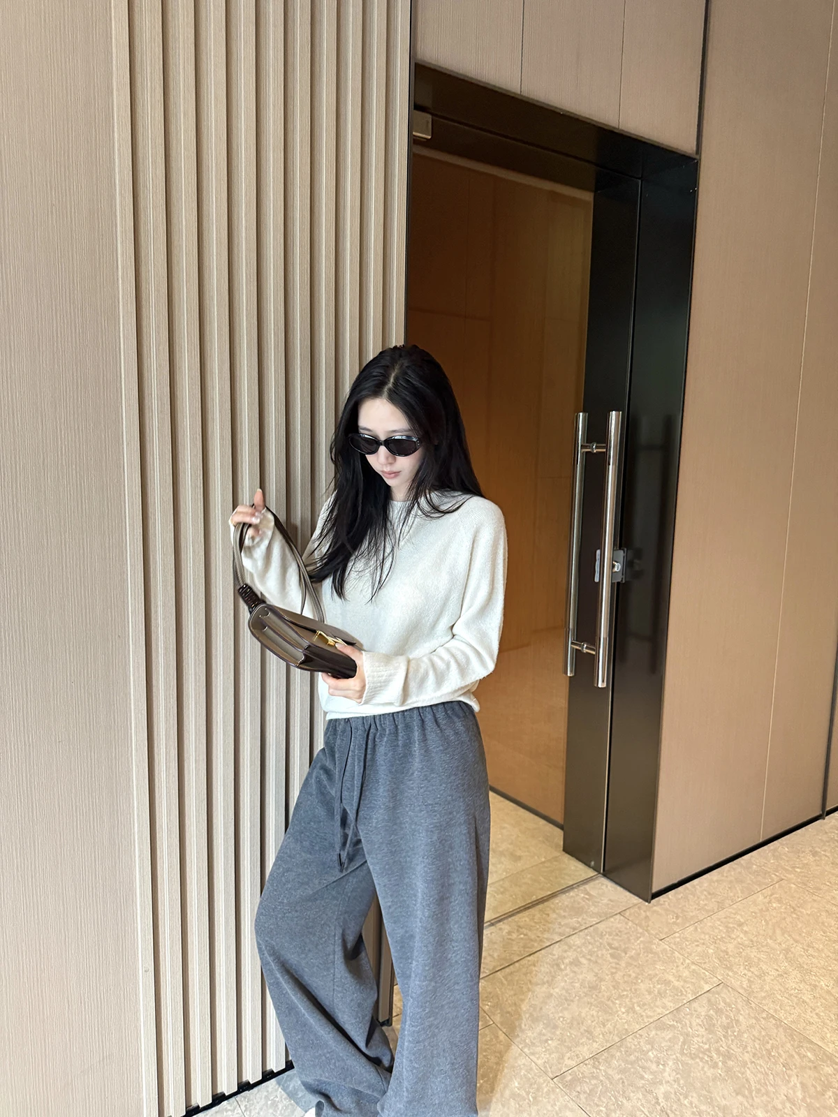 

MOMENTHOME Simple Sl Long Sve Knitted Sweater Women's Camere Wool round Ne Spring Soft Comfortable Casual Sle