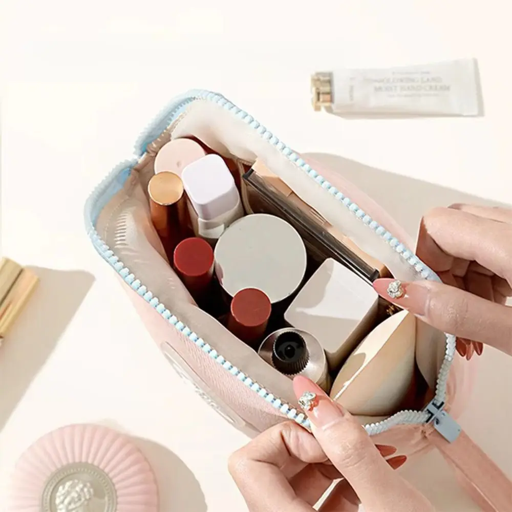 حقيبة مستحضرات التجميل المحمولة ذات سعة كبيرة مع مقبض معلق وحامل فرشاة للنساء وحقيبة غسيل بسحاب للإغلاق متعددة الوظائف #2