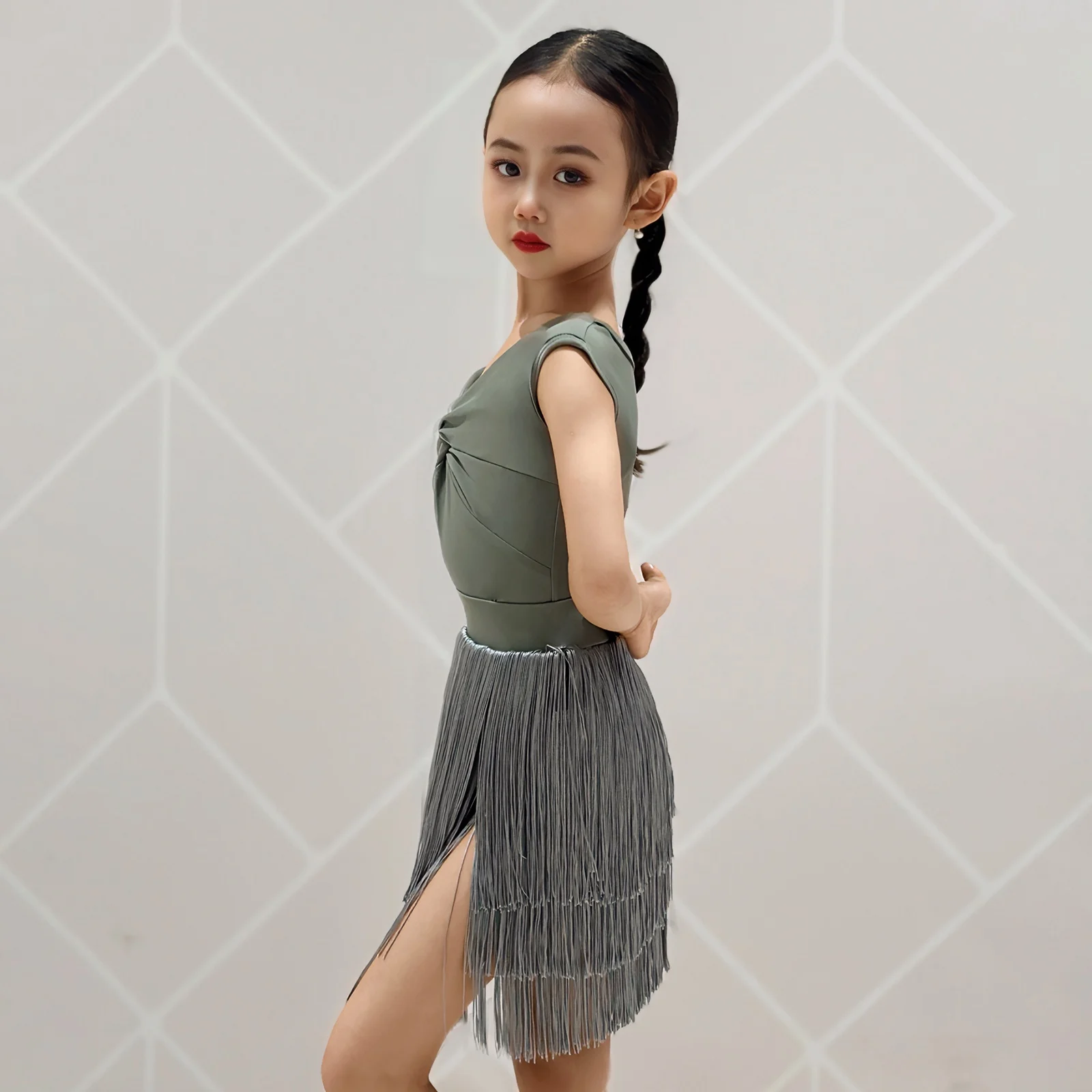 Girls Latin Dance Dress Performance Costumes V-neck Tops Tassels Skirts Samba Dance Practice Clothes Competition Wear DQL10809