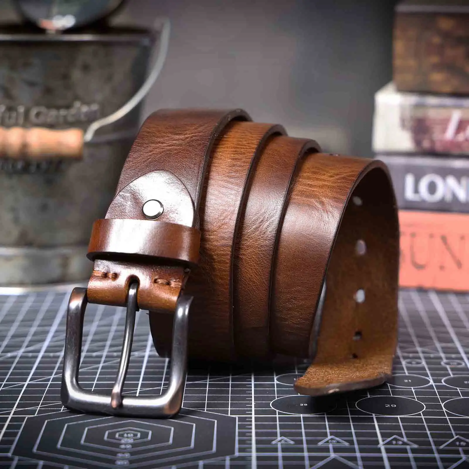 Vintage Echtleder Herren-Gürtel aus Rindsleder mit Dornschließe, Italienisches Verdicktes Leder mit Geschenkbox, Ideale Geschenkwahl – Detail 17