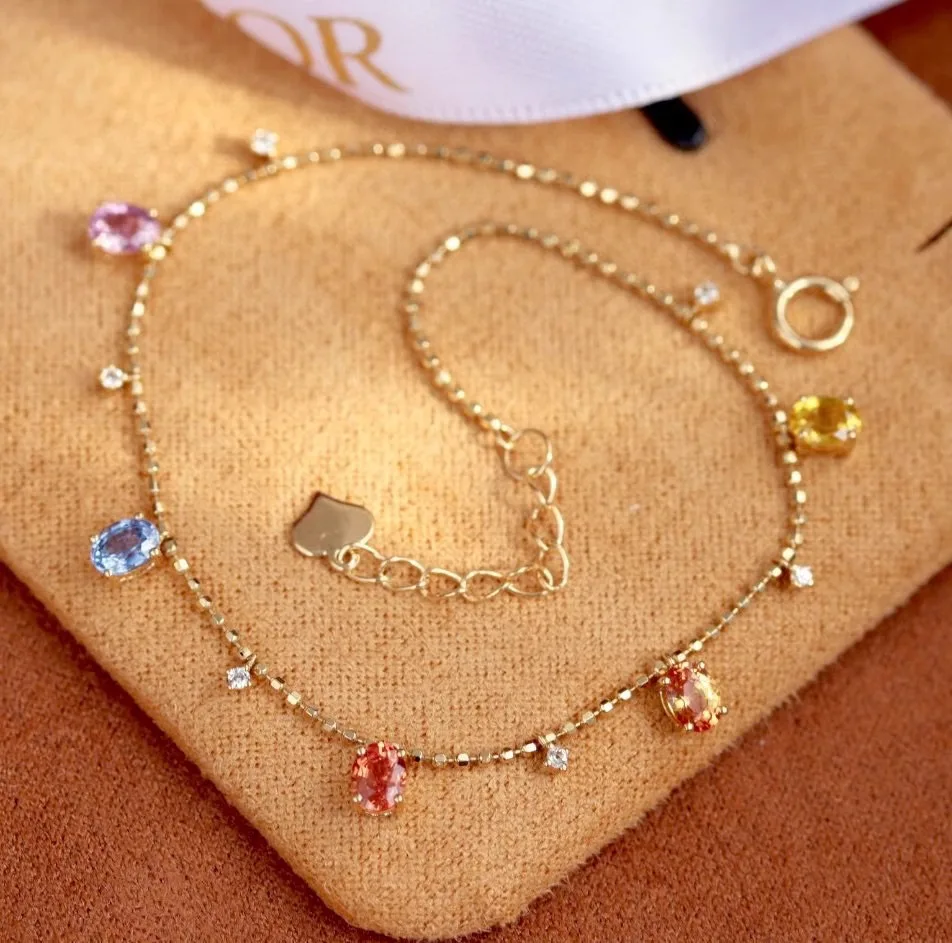 

S925 Легкий роскошный и изысканный золотой браслет с многоцветными драгоценными камнями и бриллиантами с многослойными цветными драгоценными камнями.