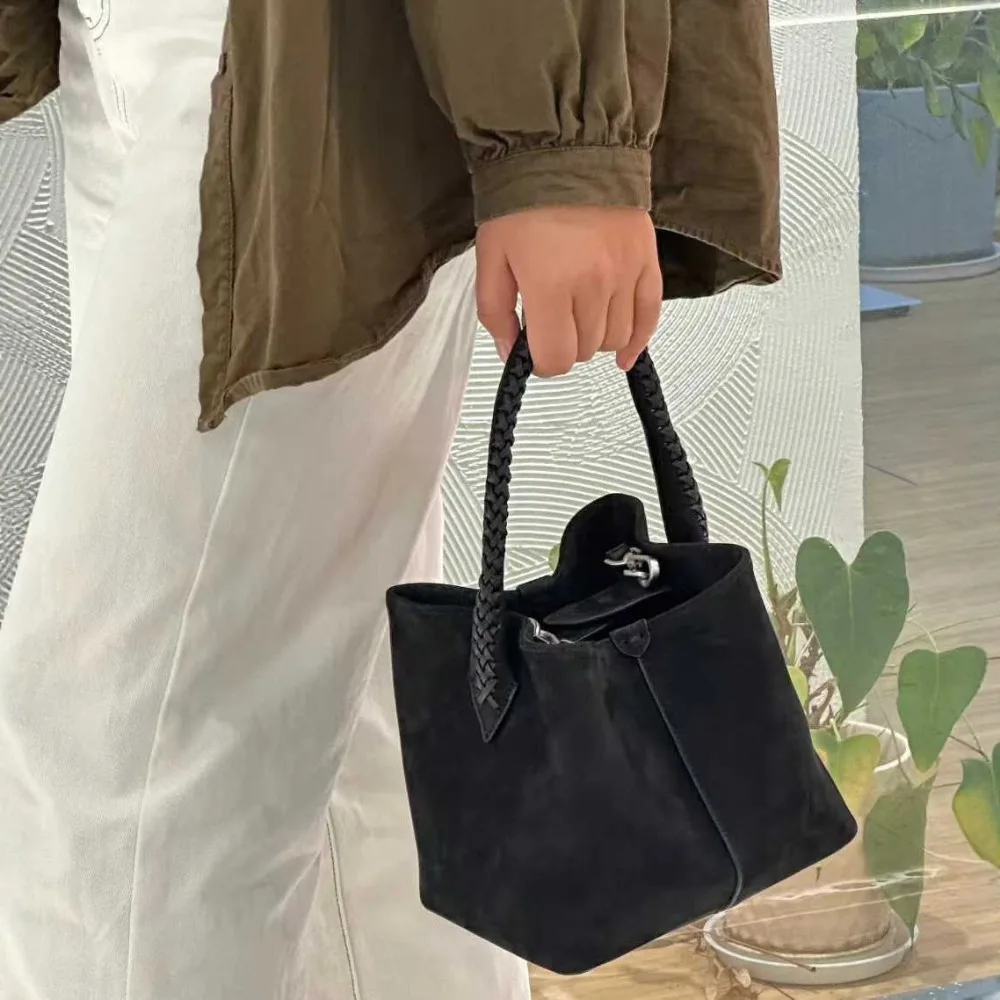 

Vintage Suede Niche Tote Bag High-end Commuter Shoulder Messenger Bag Fashionable Large-capacity Handbag Casual and Versatile.